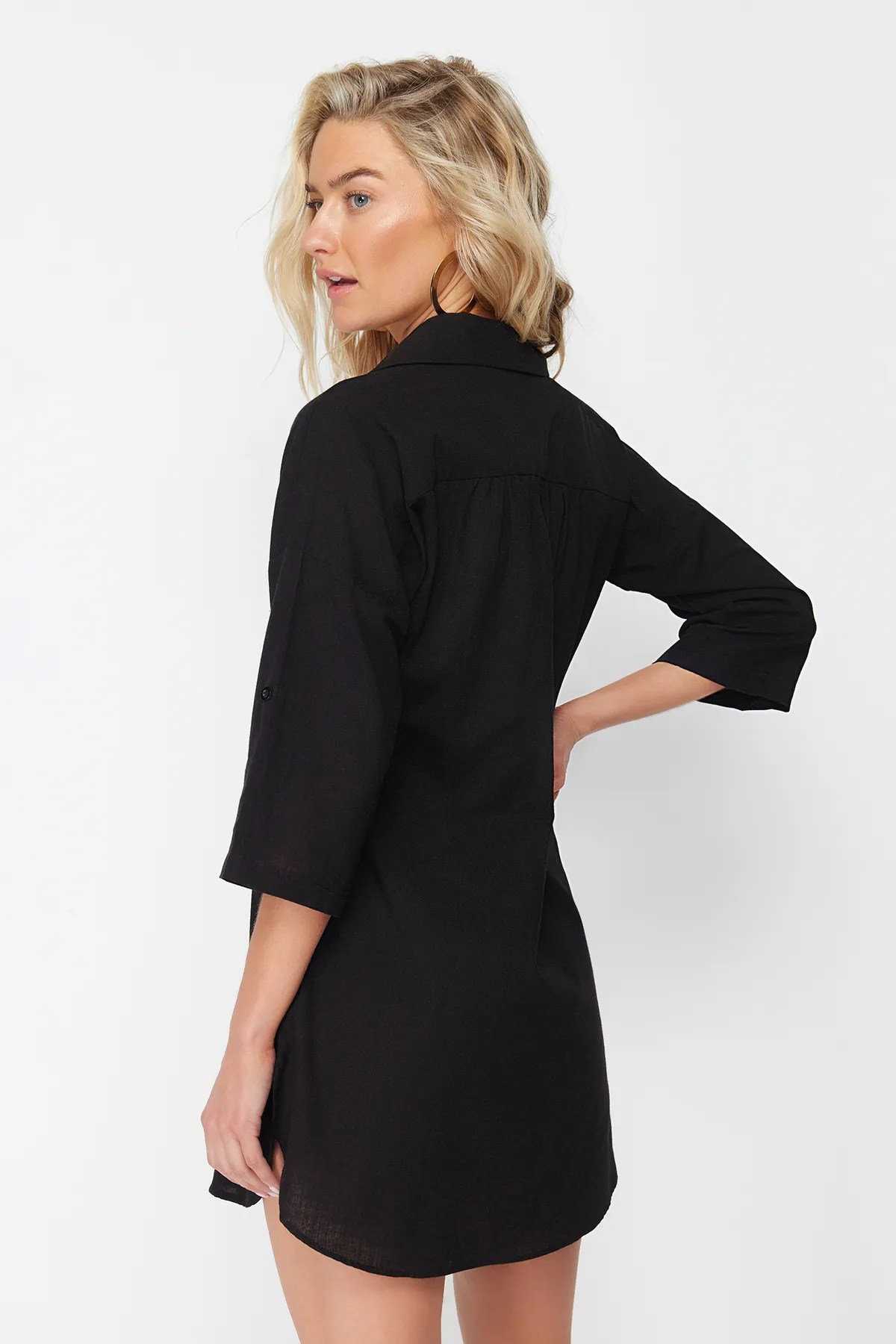 Trendyol Collection  Schwarzes Mini-Strandkleid aus 100 % gewebter Baumwolle TBESS21EL3979
