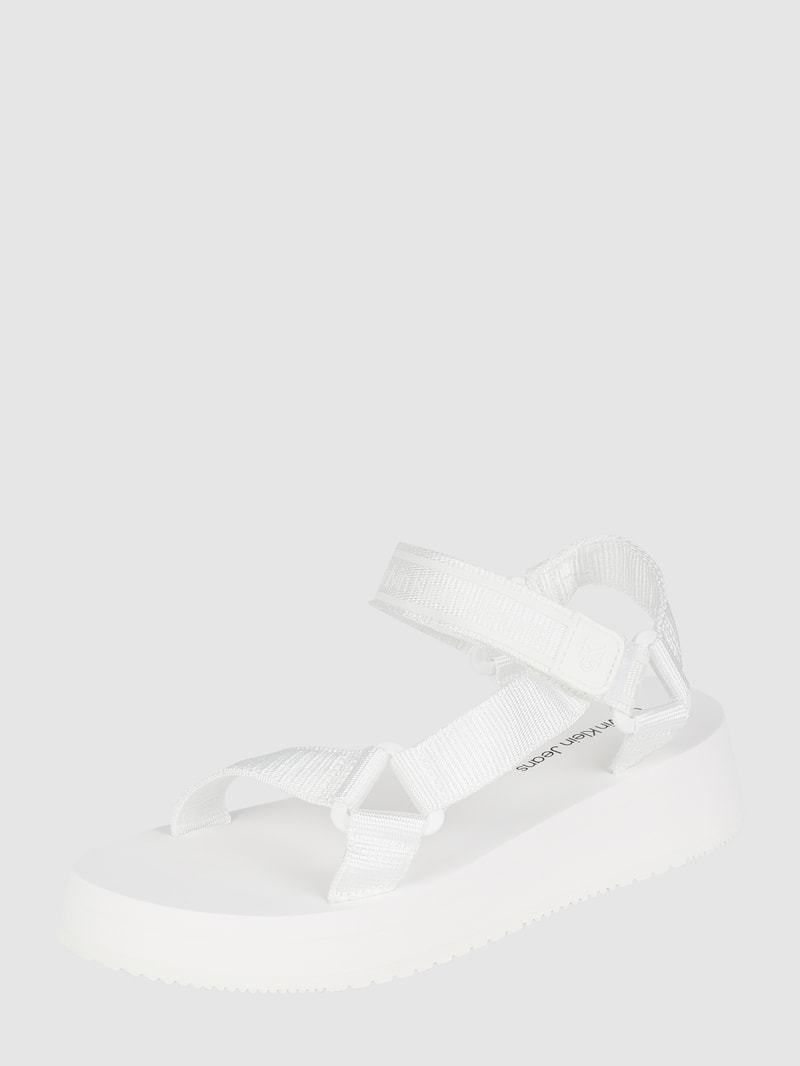 Sandalen aus Textil in weiss