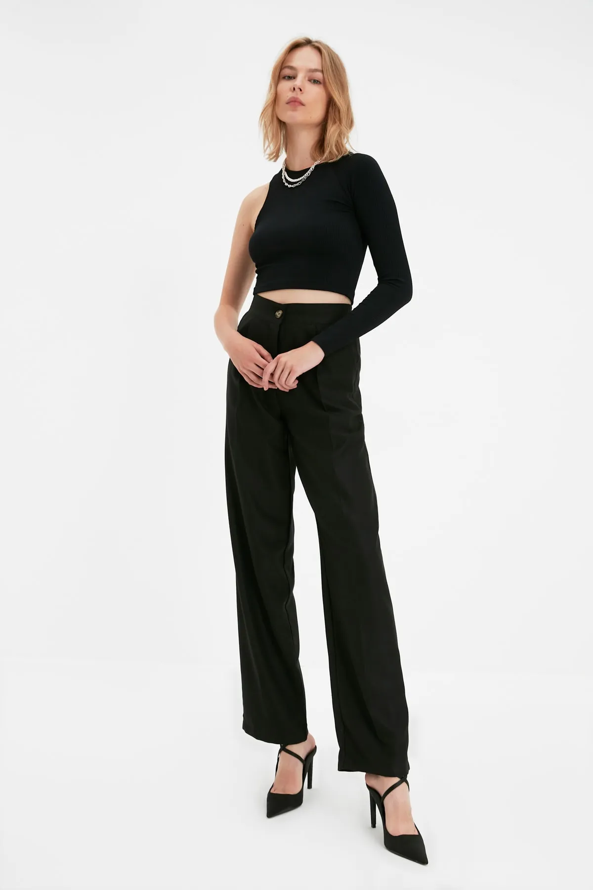 Trendyol Collection  Schwarze, gerade geschnittene Webhose TWOAW22PL0321