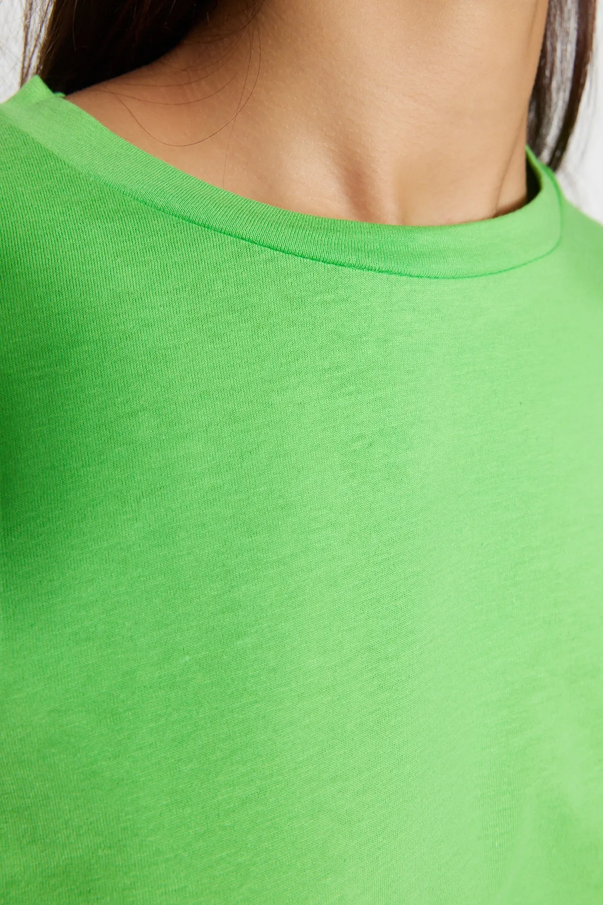 Trendyol Collection  Grünes, übergroßes/weites Strick-T-Shirt mit Rundhalsausschnitt aus 100 % Baumwolle TWOSS20TS0134