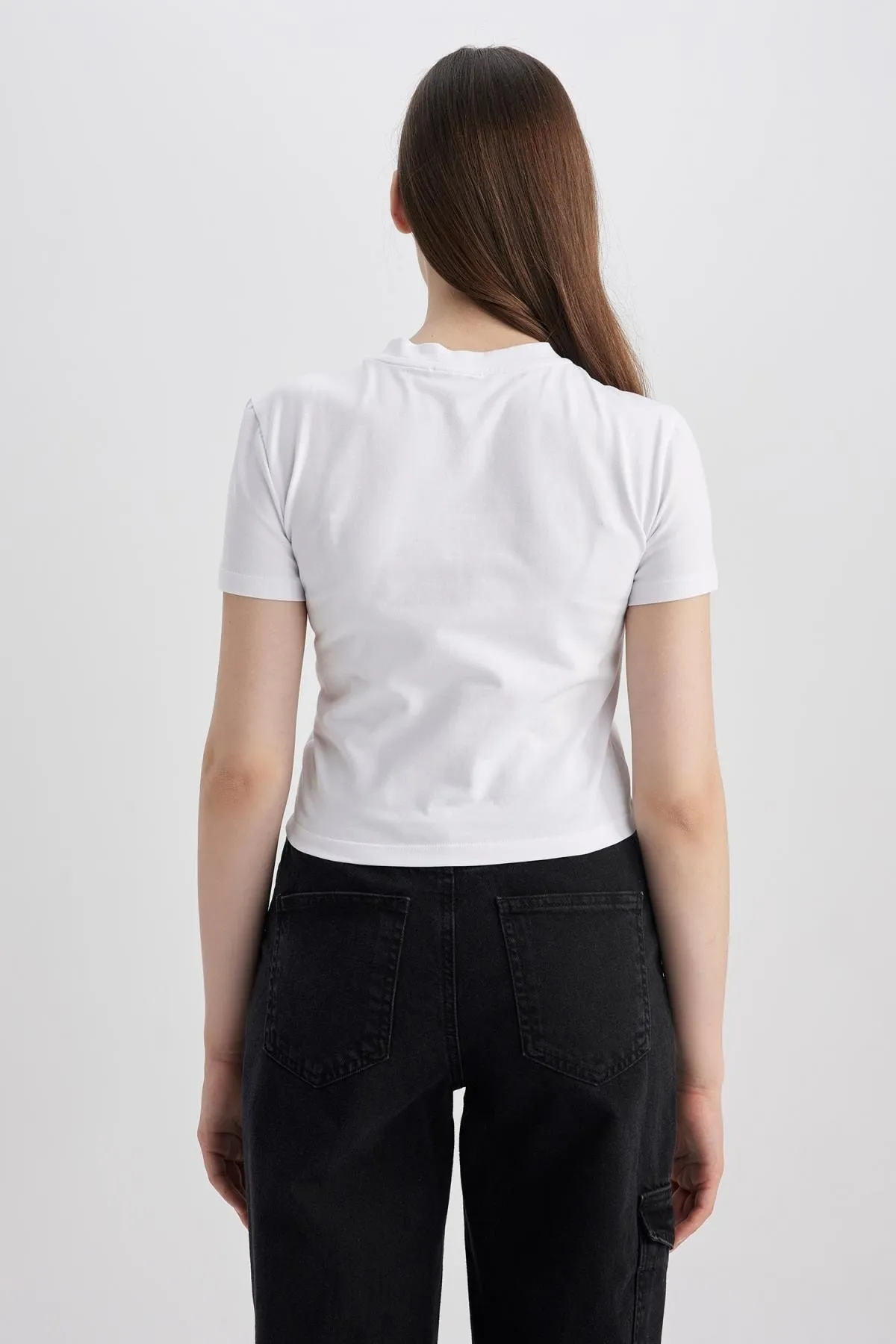 DeFacto  Coool Tailliertes Kurzarm-T-Shirt Z8790az23sp
