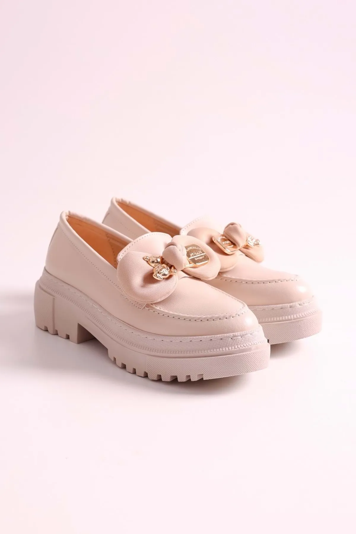 Shoeberry  Damen Astor Beige Skin Loafer mit dicker Sohle und Schleife, Beige Skin