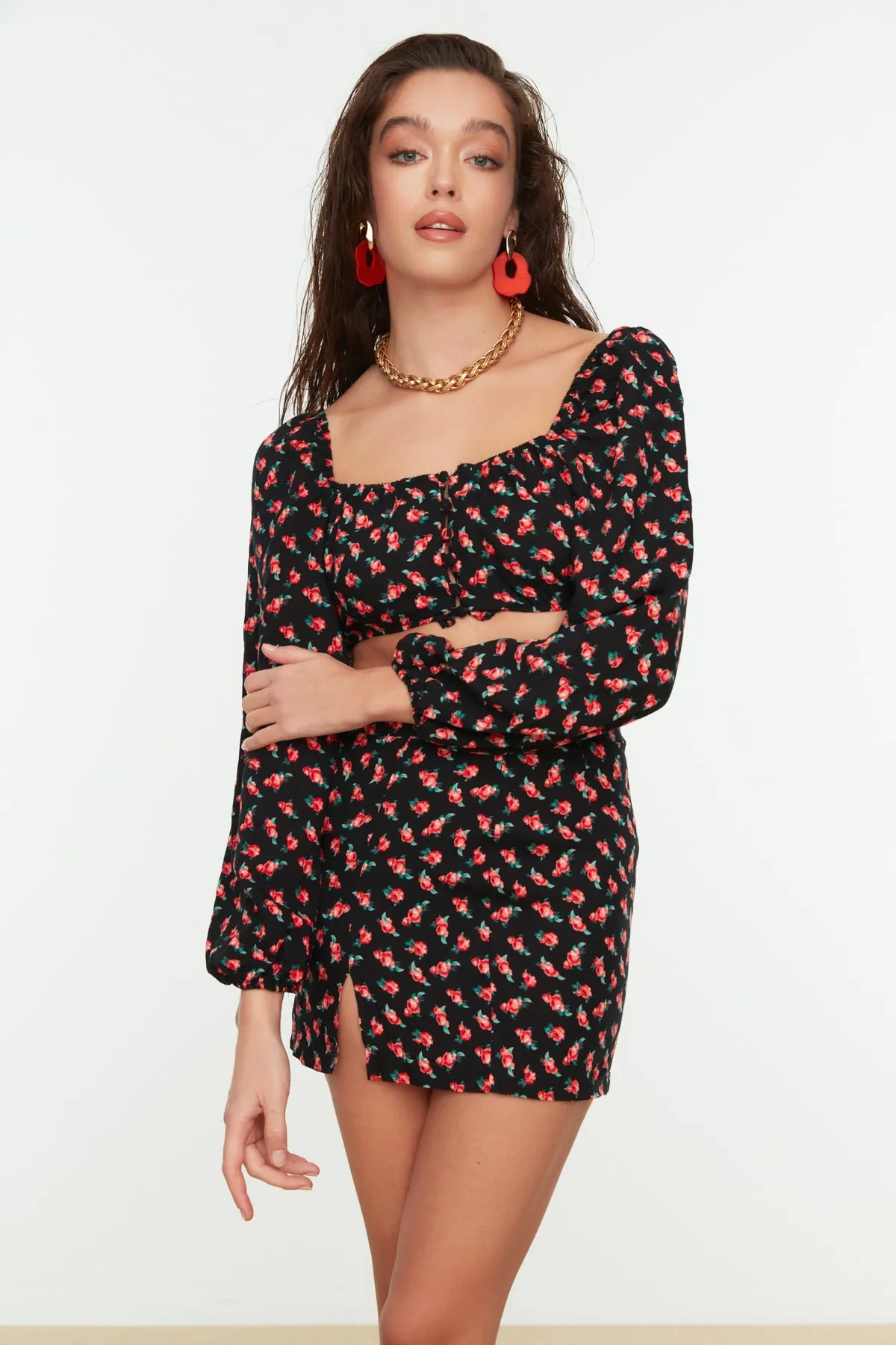 Trendyol Collection  Gewebtes Blusenrock-Set mit Ballonärmeln und Blumenmuster TBESS21AU0222