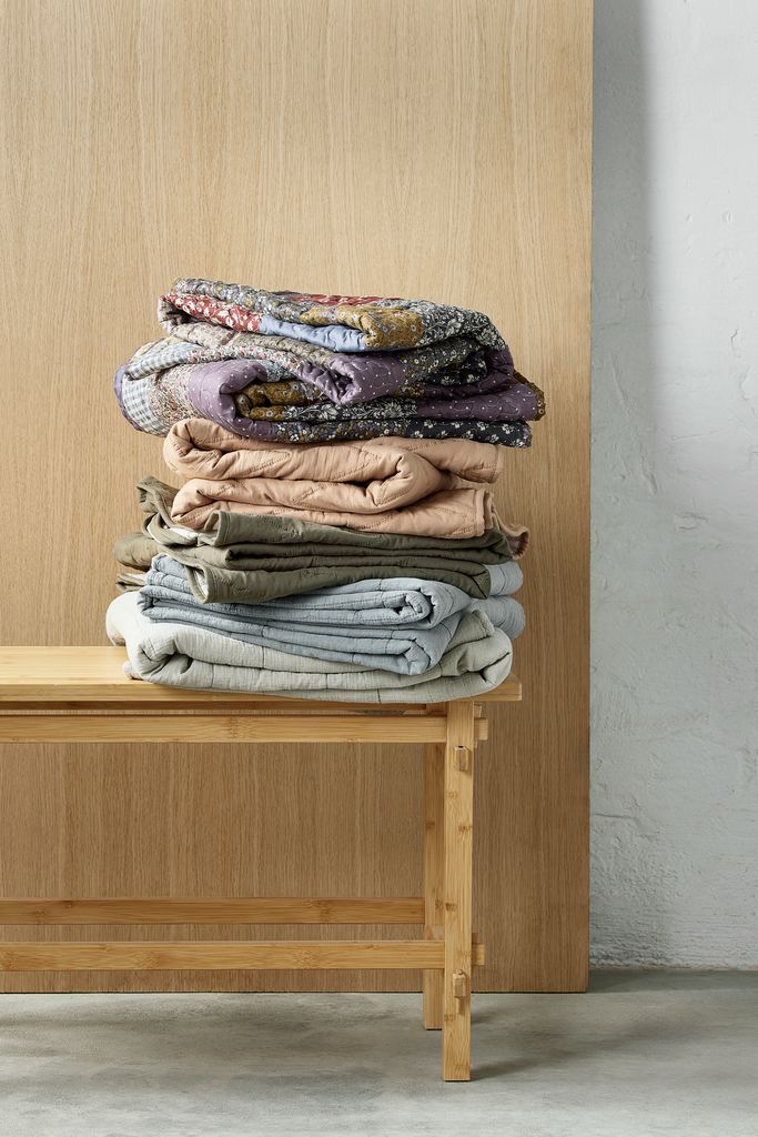 VALMUE 130x180 beige vattet teppe