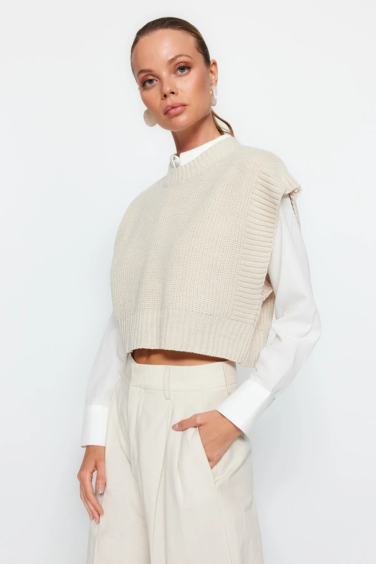 Trendyol Collection  Stone Crop Strickpullover mit Rundhalsausschnitt TWOAW24SV00005