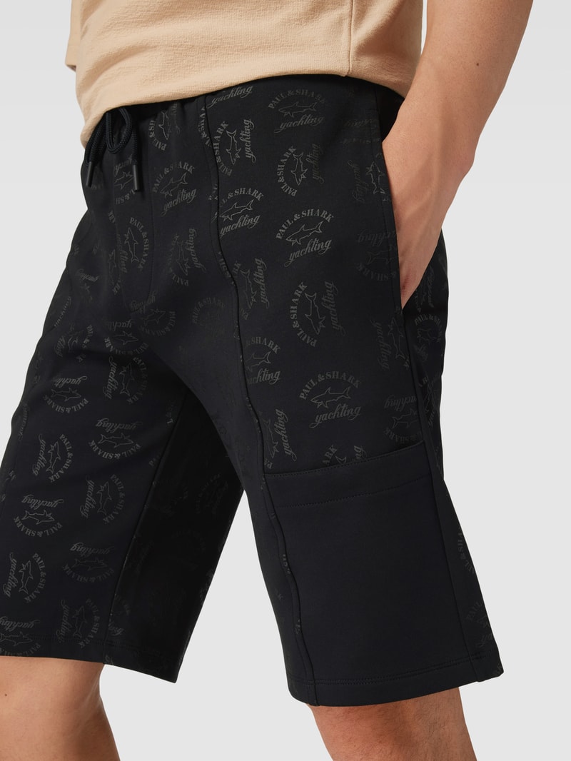Sweatshorts mit Logo-Muster in schwarz
