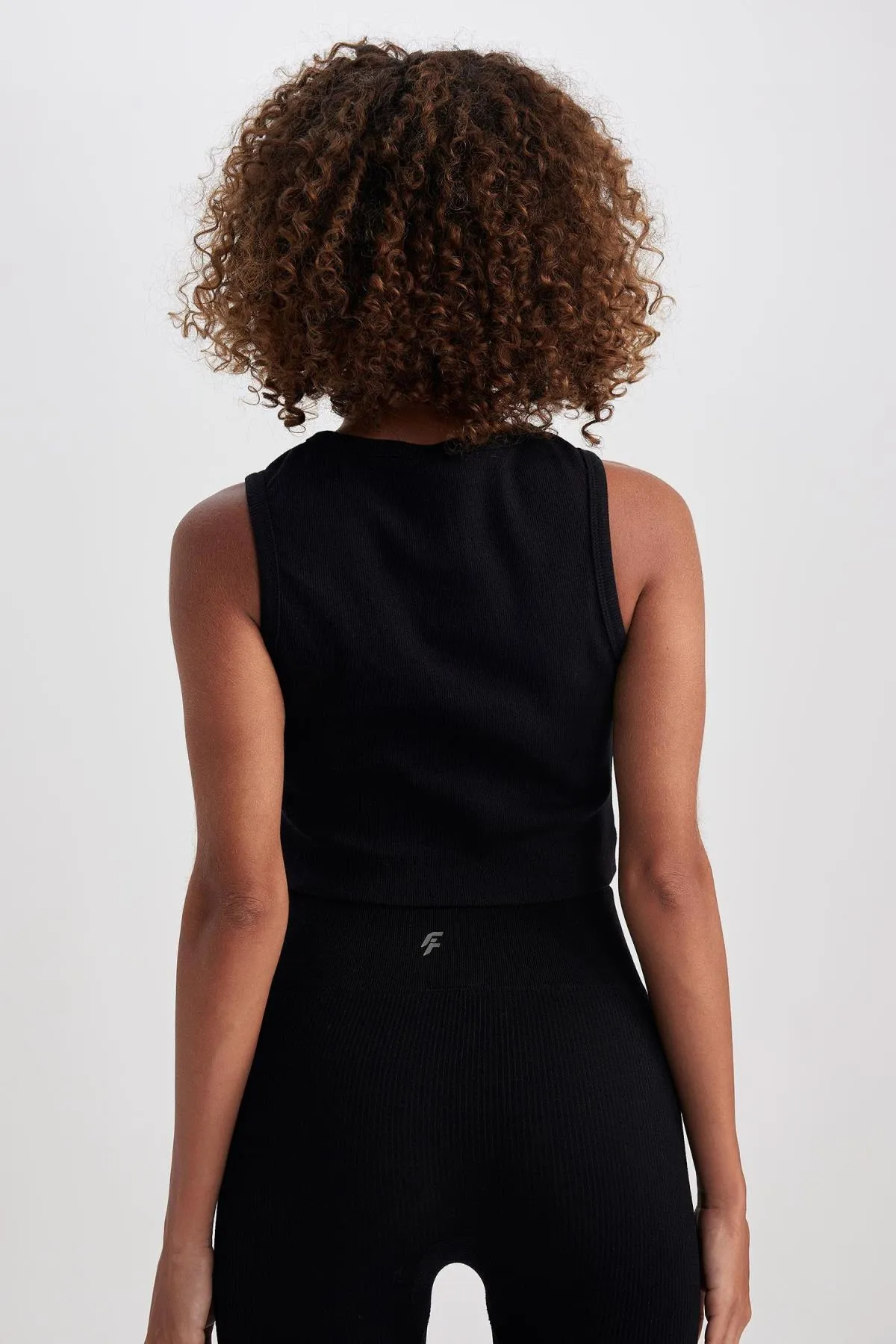 DeFacto  Passform Slim Fit Rundhals Sport-Unterhemd aus Baumwolle Z6573az23sp