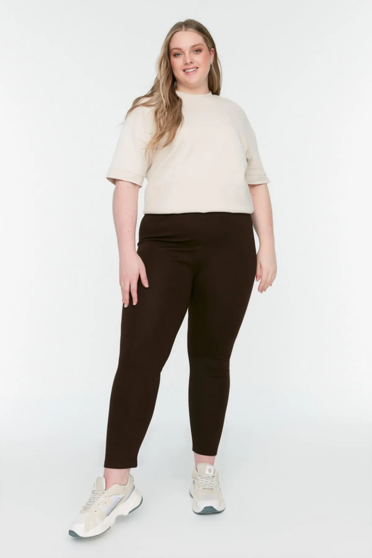 Trendyol Curve  Braune Recovery-Strickstrumpfhose mit hoher Taille TBSSS22TA0022