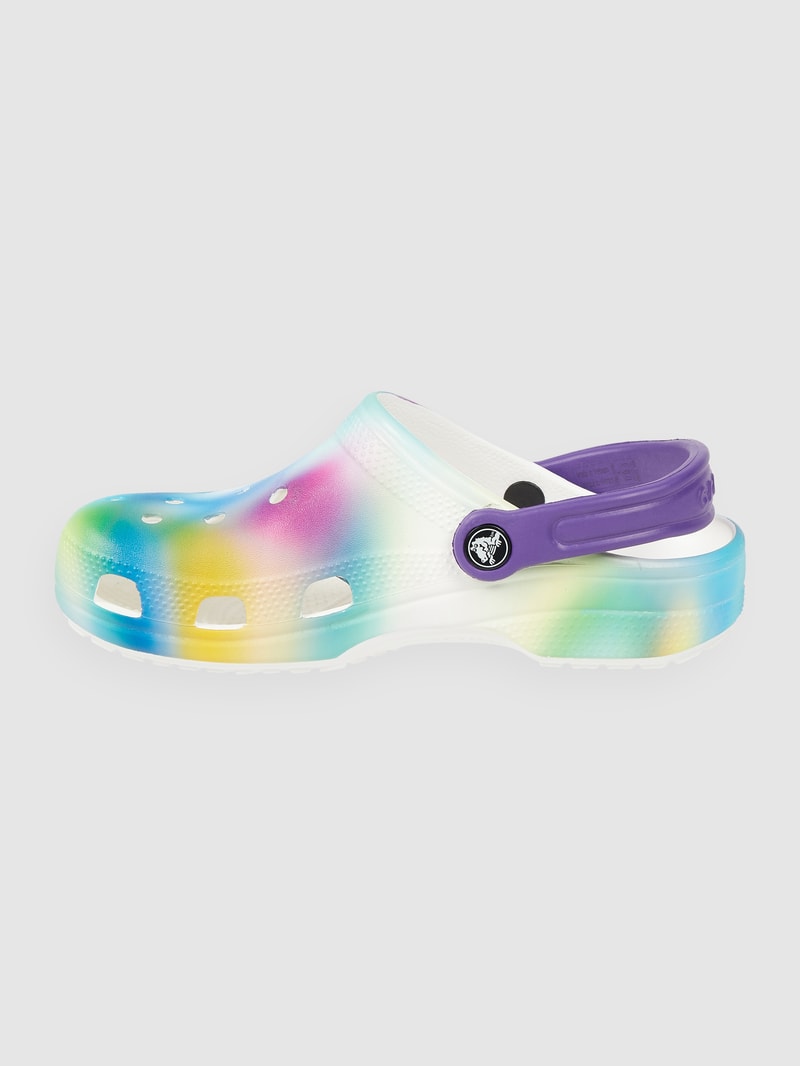Clogs mit Luftlöchern in weiß