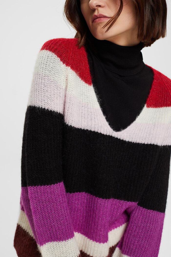 Gestreifter V-Pullover mit Wolle und Alpaka
