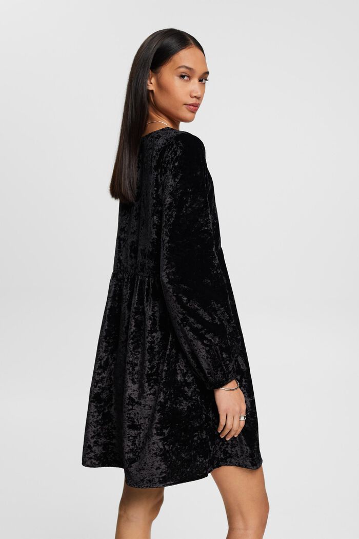 Samtkleid mit V-Ausschnitt