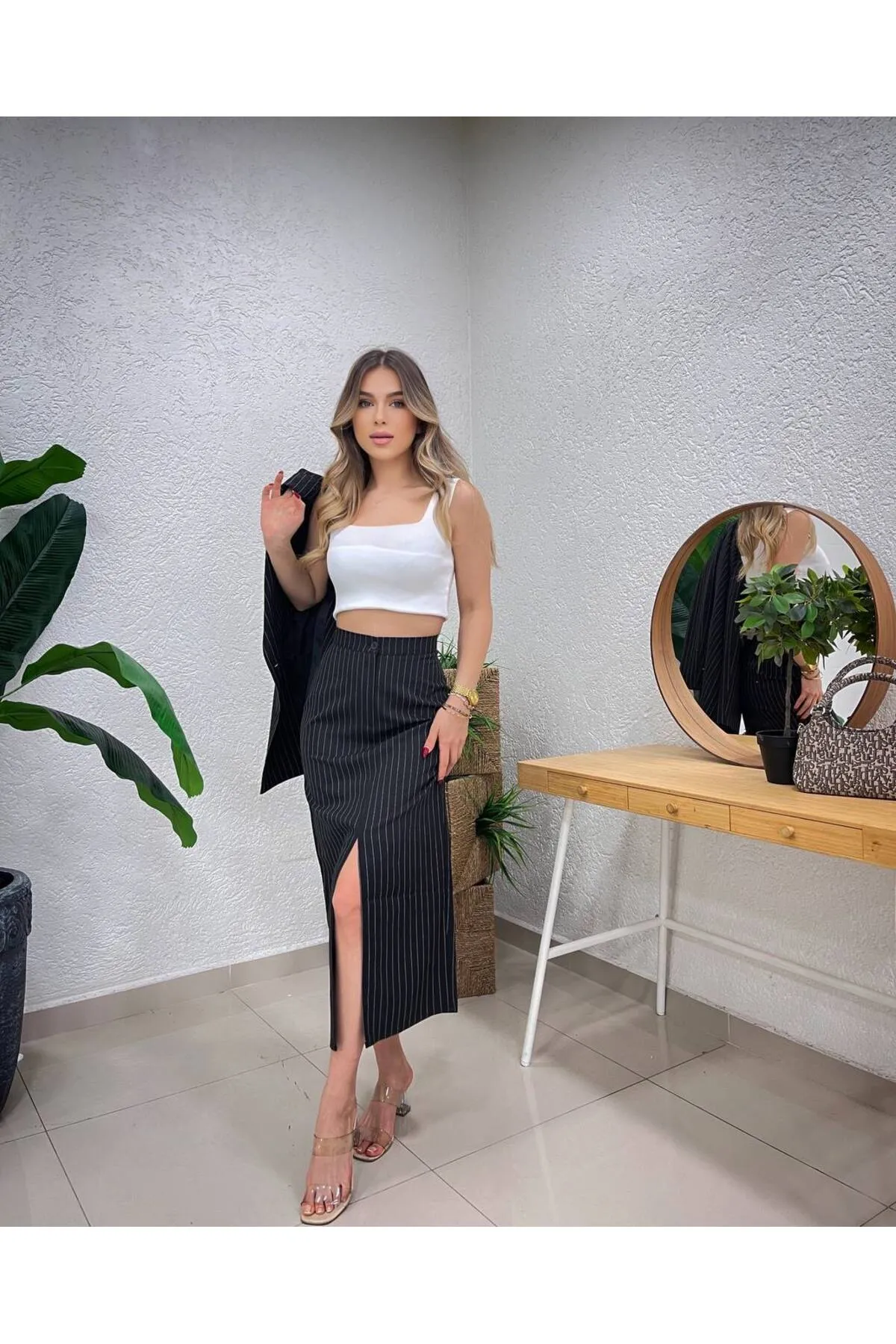 ZF BUTİK  OVERSIZED ANZUGKLEID MIT GESTREIFTEM ROCK