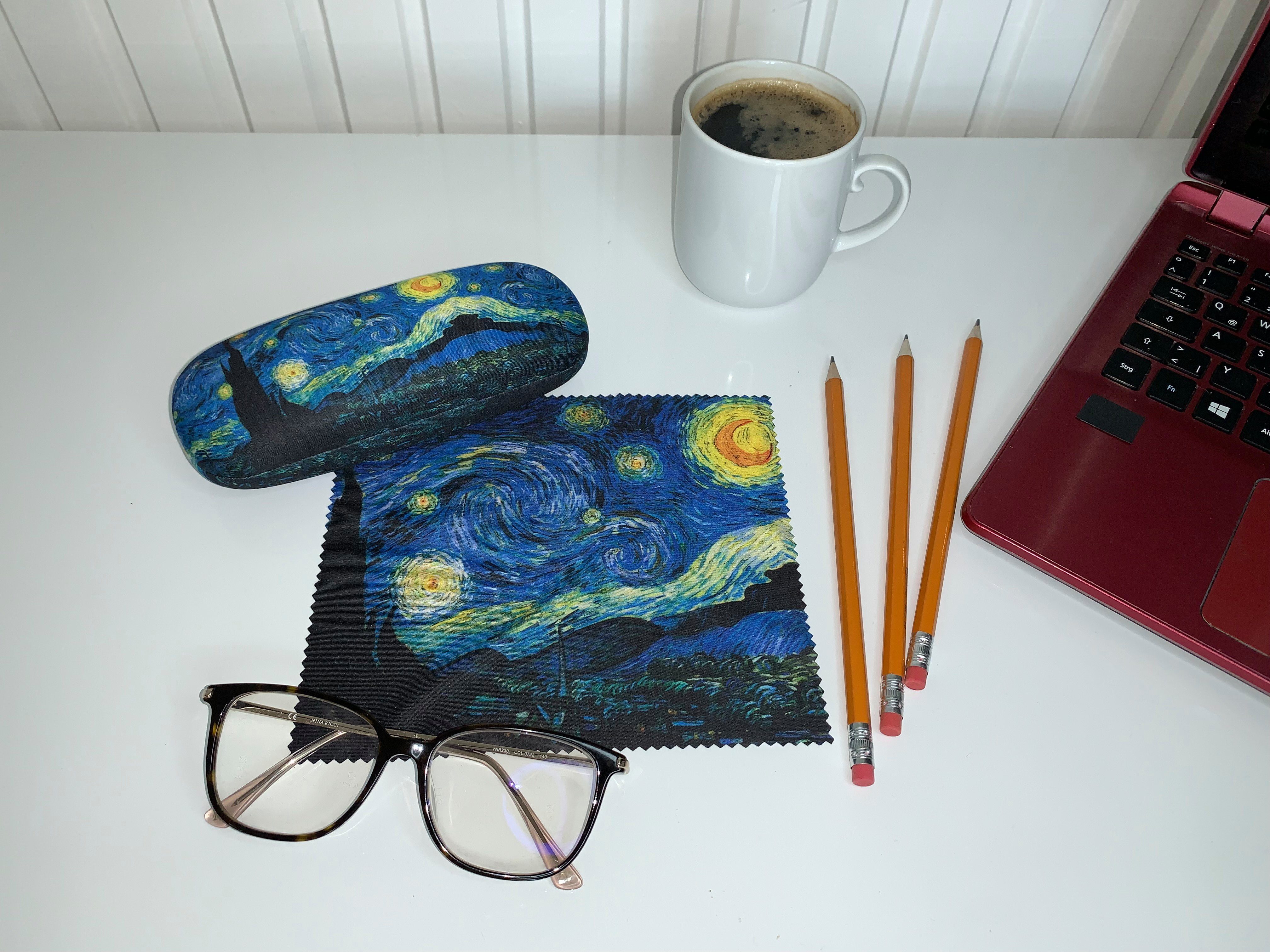 von Lilienfeld Brillenetui VON LILIENFELD Brillenetui Vincent van Gogh: Sternennacht Kunst Motiv Etui Brille Mikrofaser Brillenputztuch Brillenbox Stabiles Hardcase Set mit Stoff bezogen, hochwertiges Putztuch mit demselben Motiv, VON LILIENFELD Logo