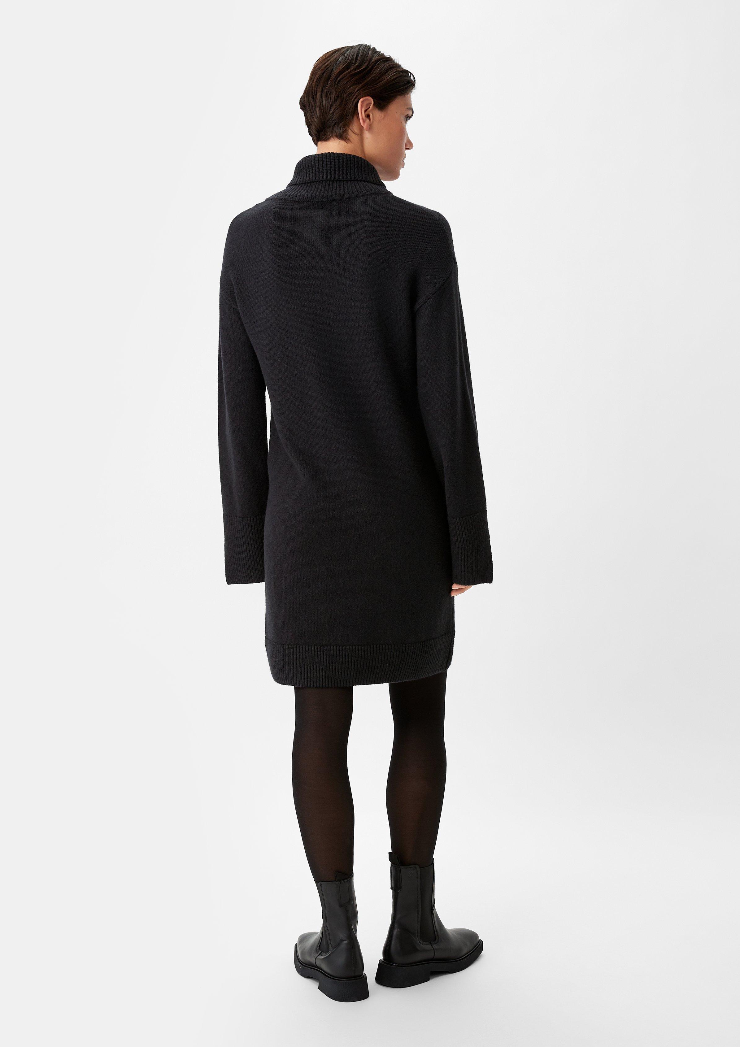 Strickkleid mit Rollkragen - schwarz