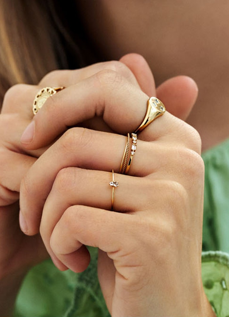Anna + Nina Baguette ring of 14 carat yellow gold