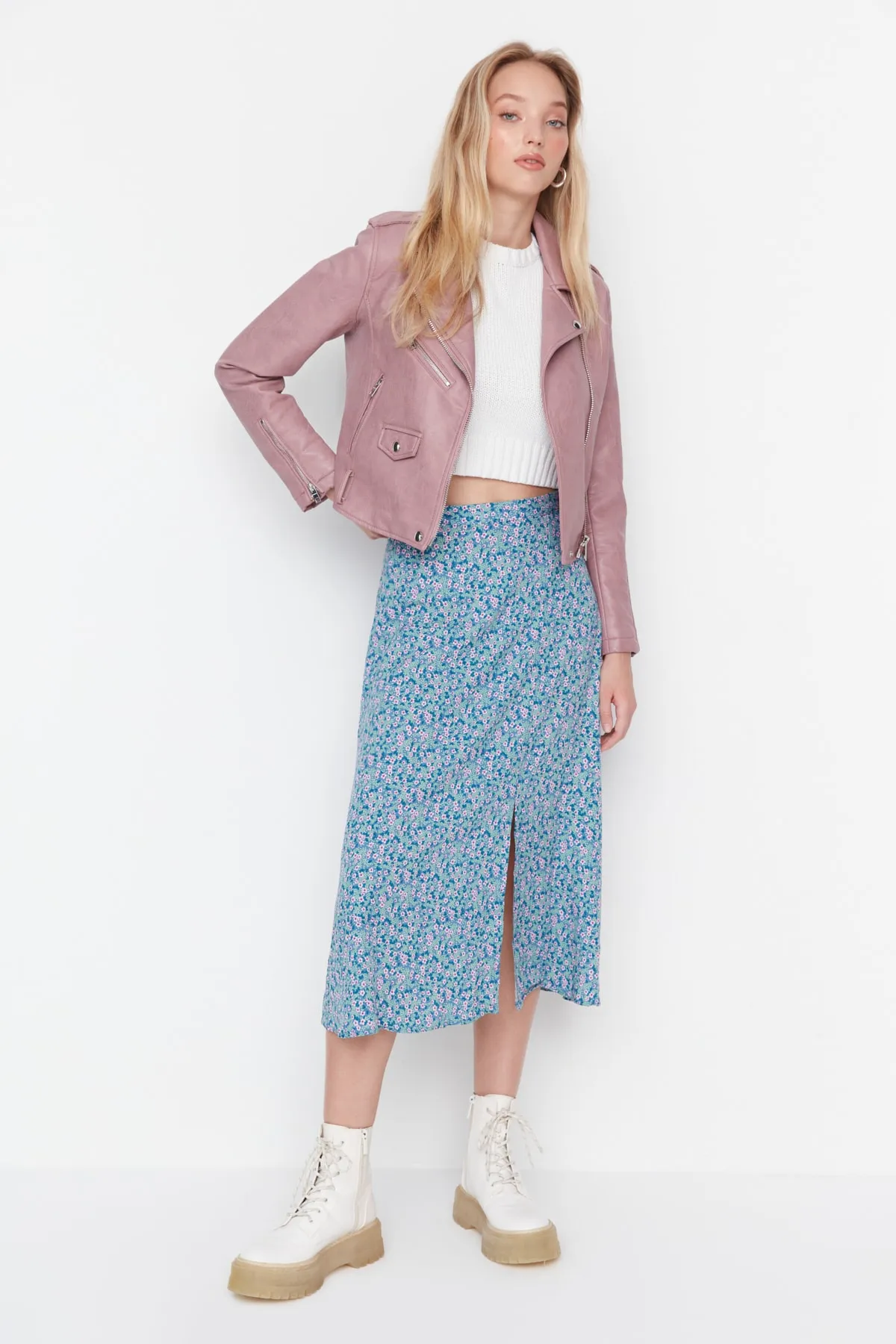 Trendyol Collection  Blauer, gewebter Midi-Rock aus Viskosestoff mit detailliertem Blumenmuster und Schlitz TWOSS20ET0230
