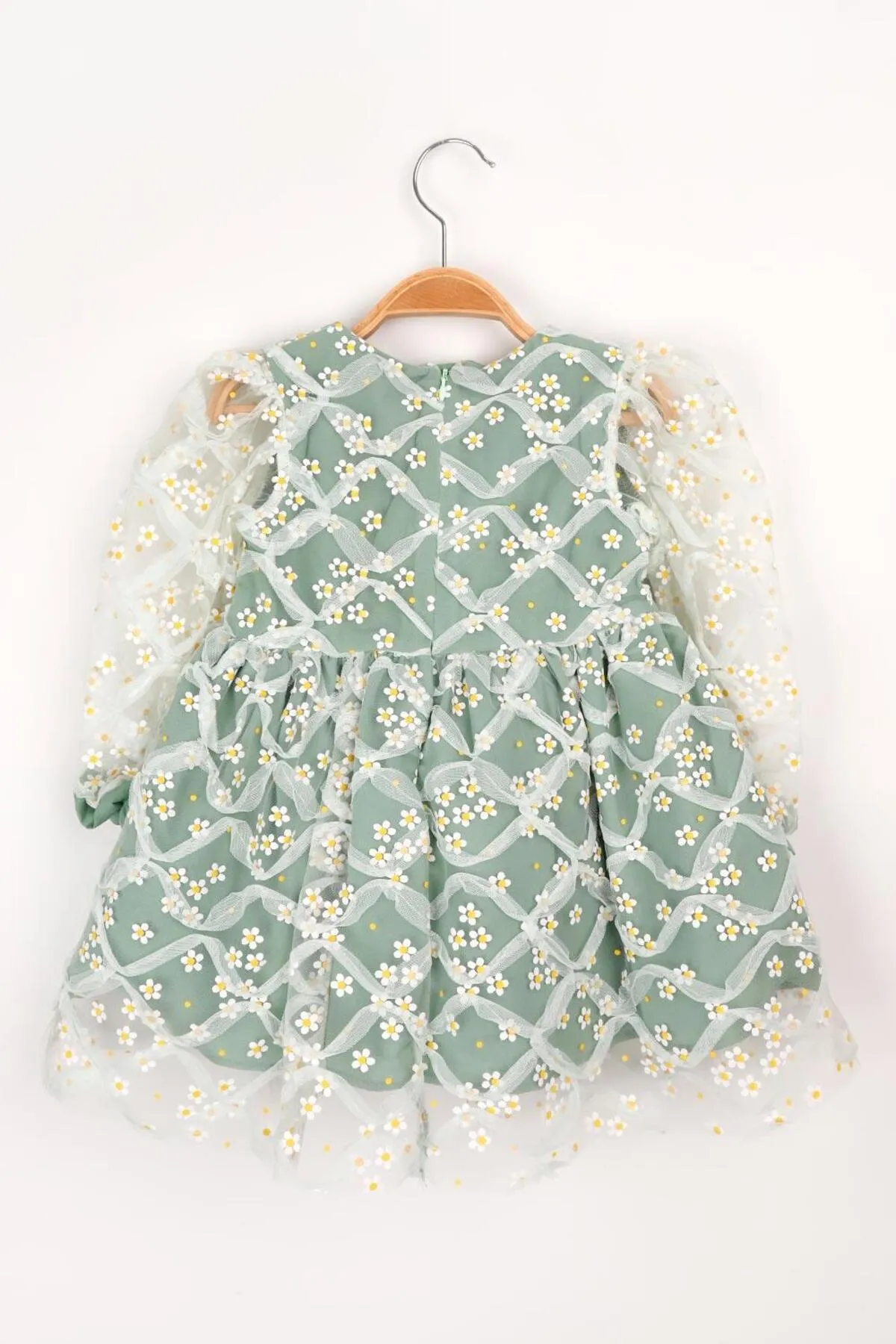 Le Mabelle  Detailliertes Mädchenkleid mit grünem Gänseblümchen-Tüll – Hera
