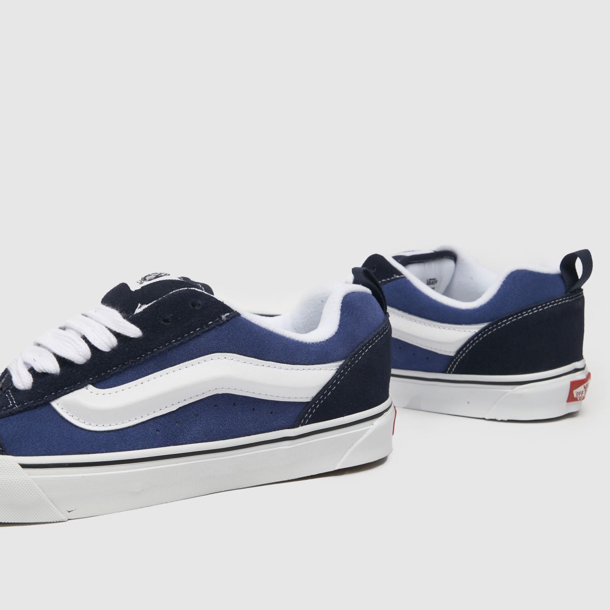 Vans – Knu School – Marinblå och vita sneakers