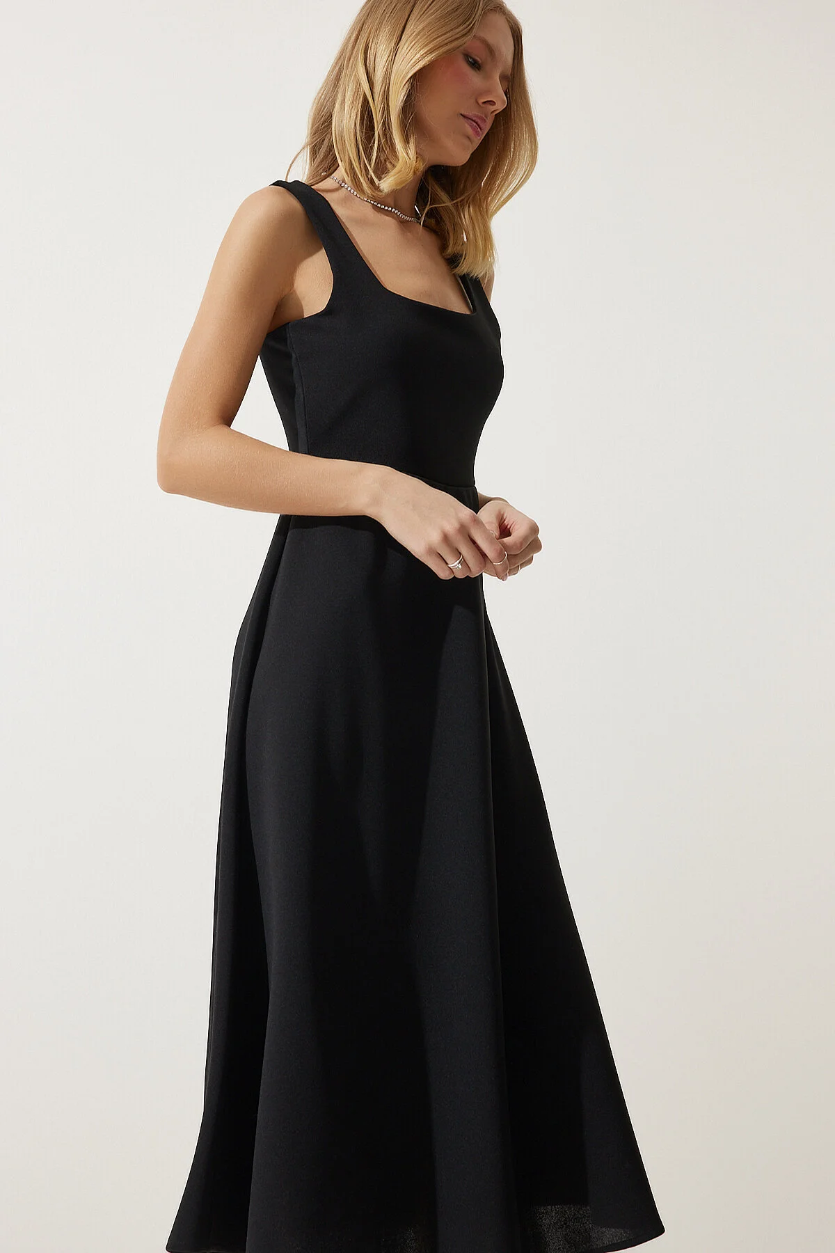 Happiness İstanbul  Schwarzes A-Linien-Kleid mit quadratischem Kragen für Damen DK00169