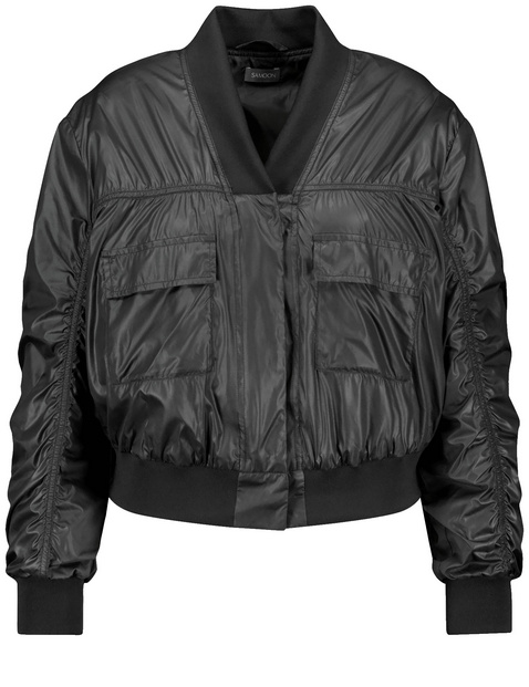 Trendjacke mit Raffnähten