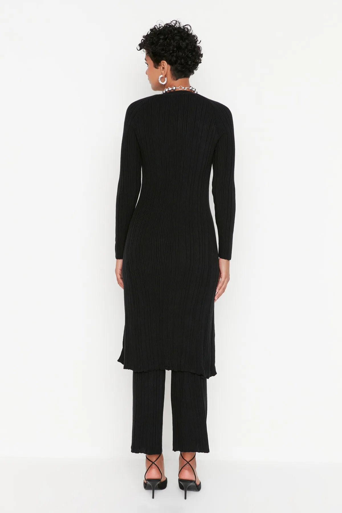 Trendyol Collection  Schwarzes Set aus Strickoberteil und -unterteil mit Schnürung und Strickjacke TWOAW23AU0002