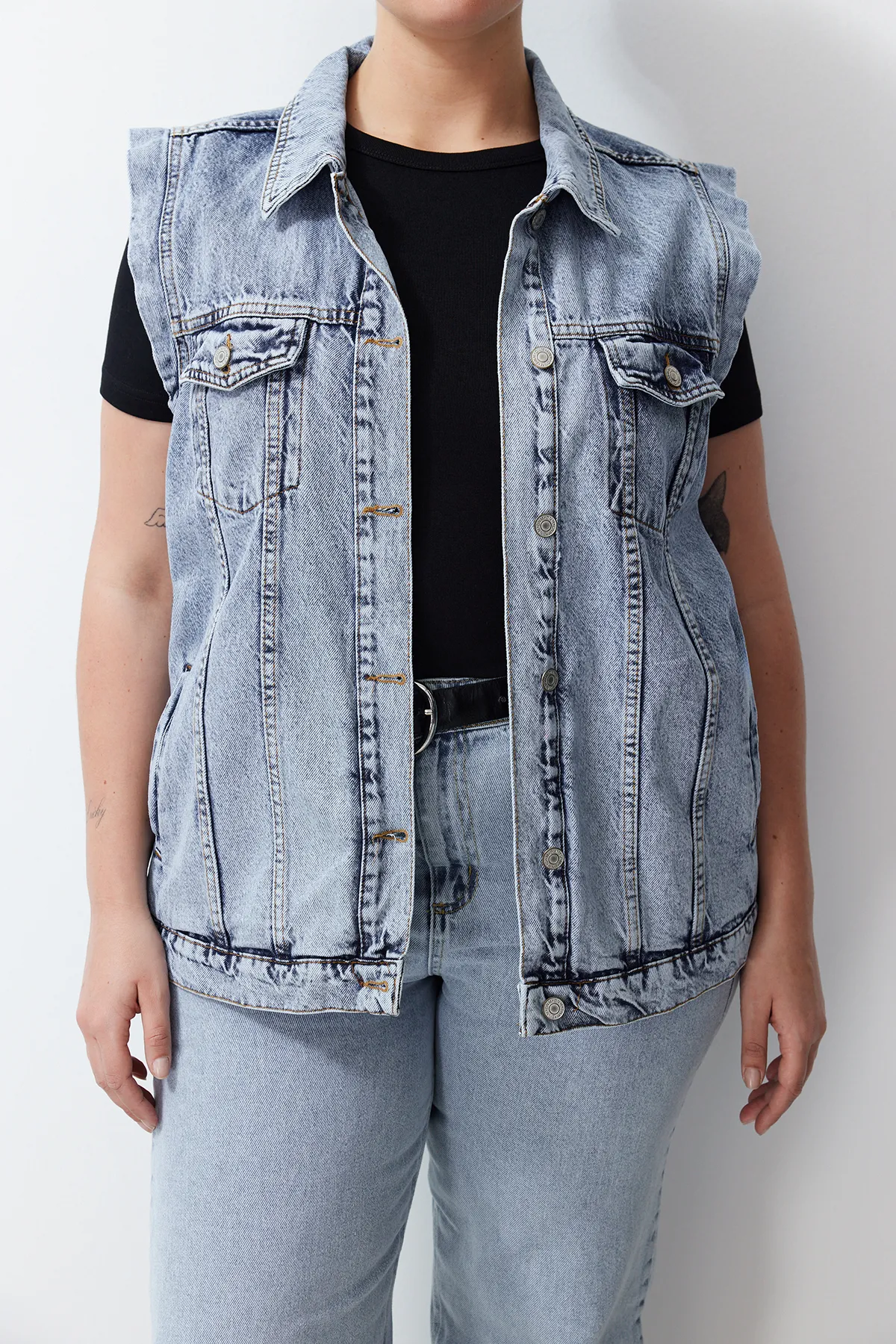 Trendyol Curve  Hellblaue Jeansweste TBSSS24BH00004