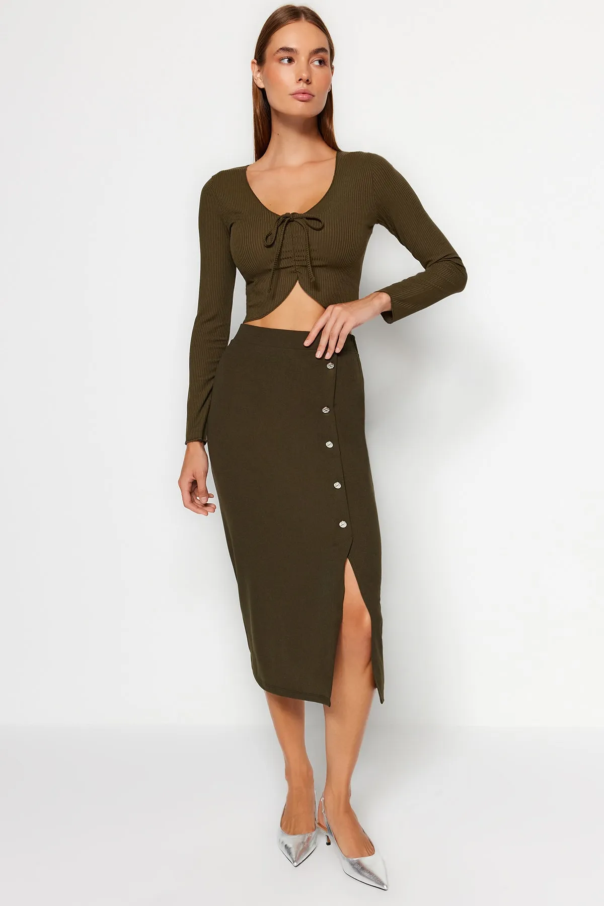 Trendyol Collection  Khakifarbener Maxi-Bleistiftrock aus Crêpe-Strick mit Knopfleiste TWOSS23ET00320