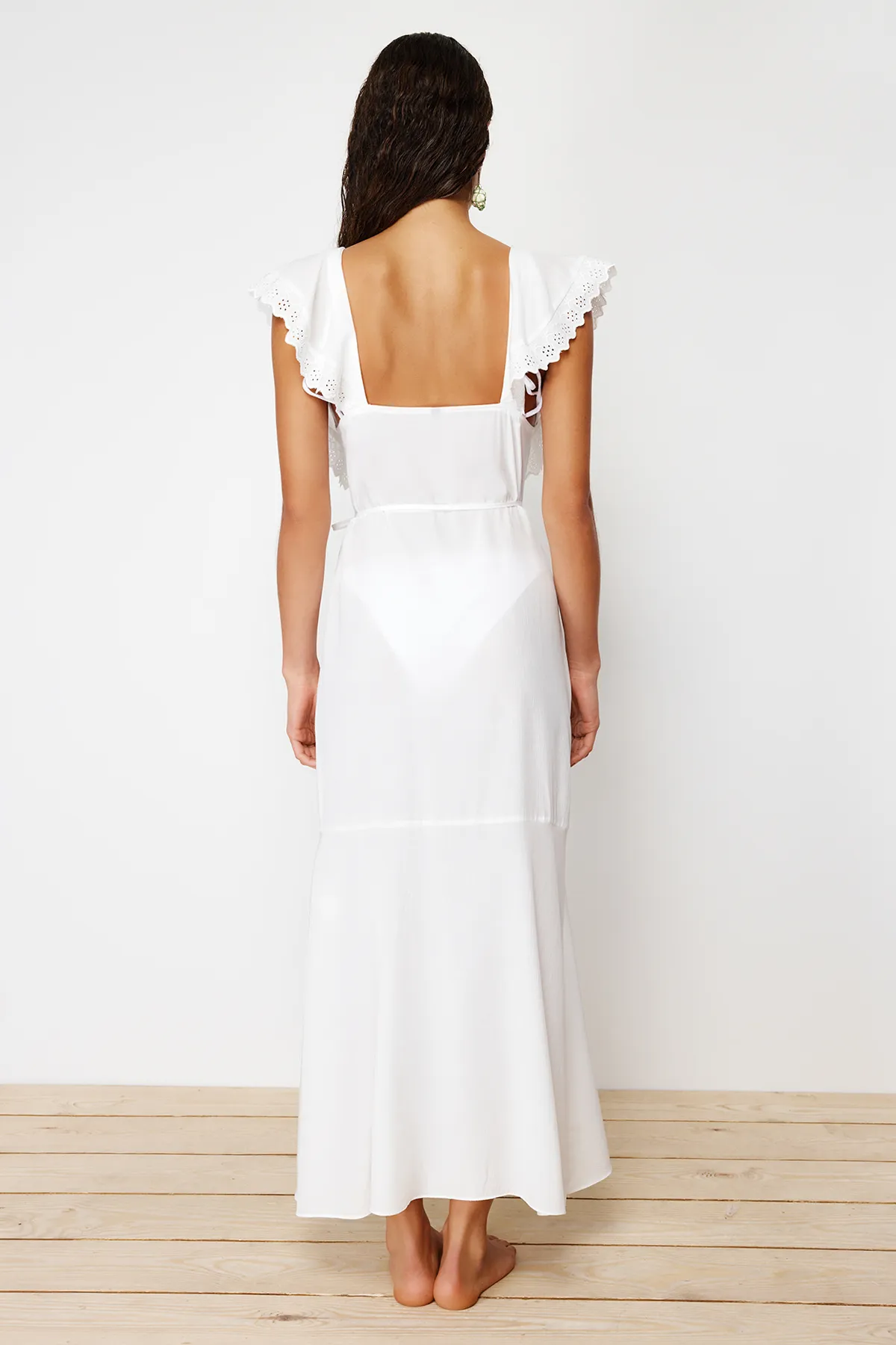 Trendyol Collection  Ecrufarbenes, gewebtes Maxi-Strandkleid mit Schnürung TBESS24EL00074