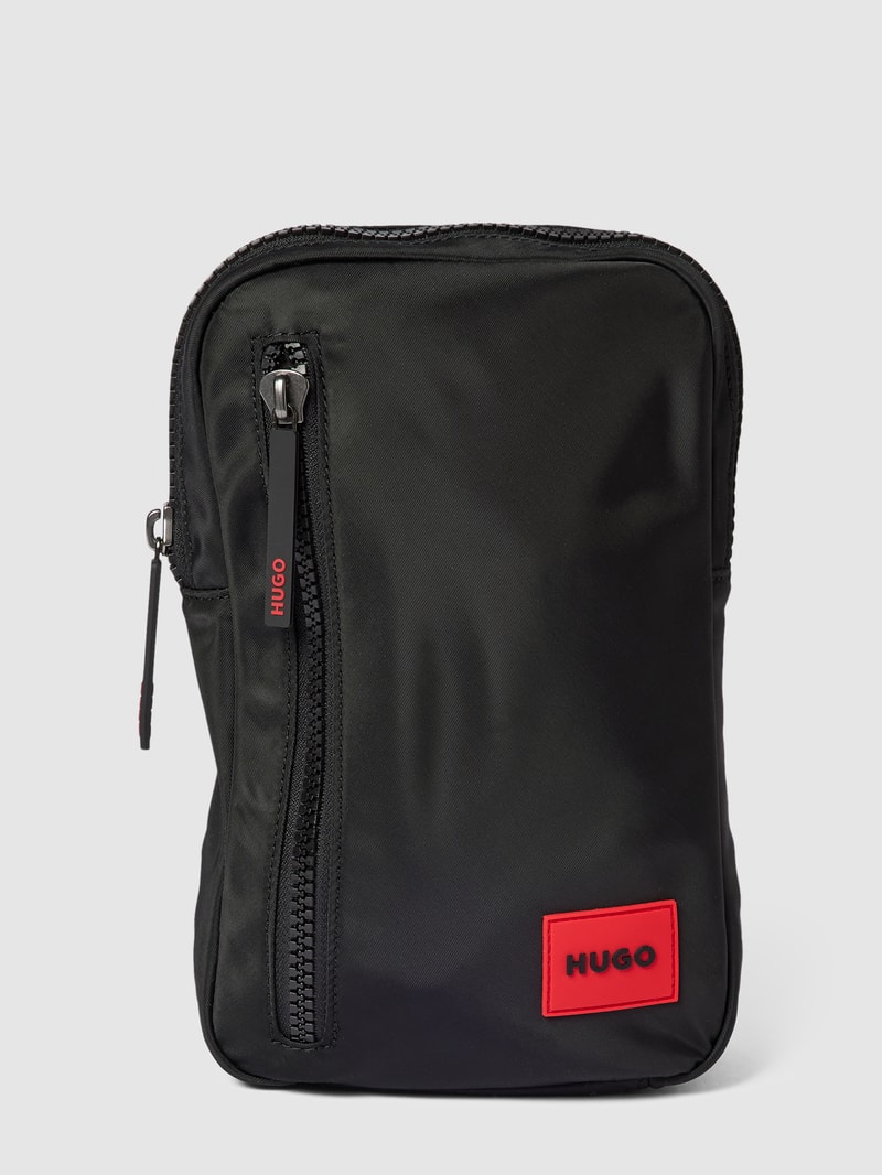 Umhängetasche mit Label-Patch Modell 'Ethon' in schwarz
