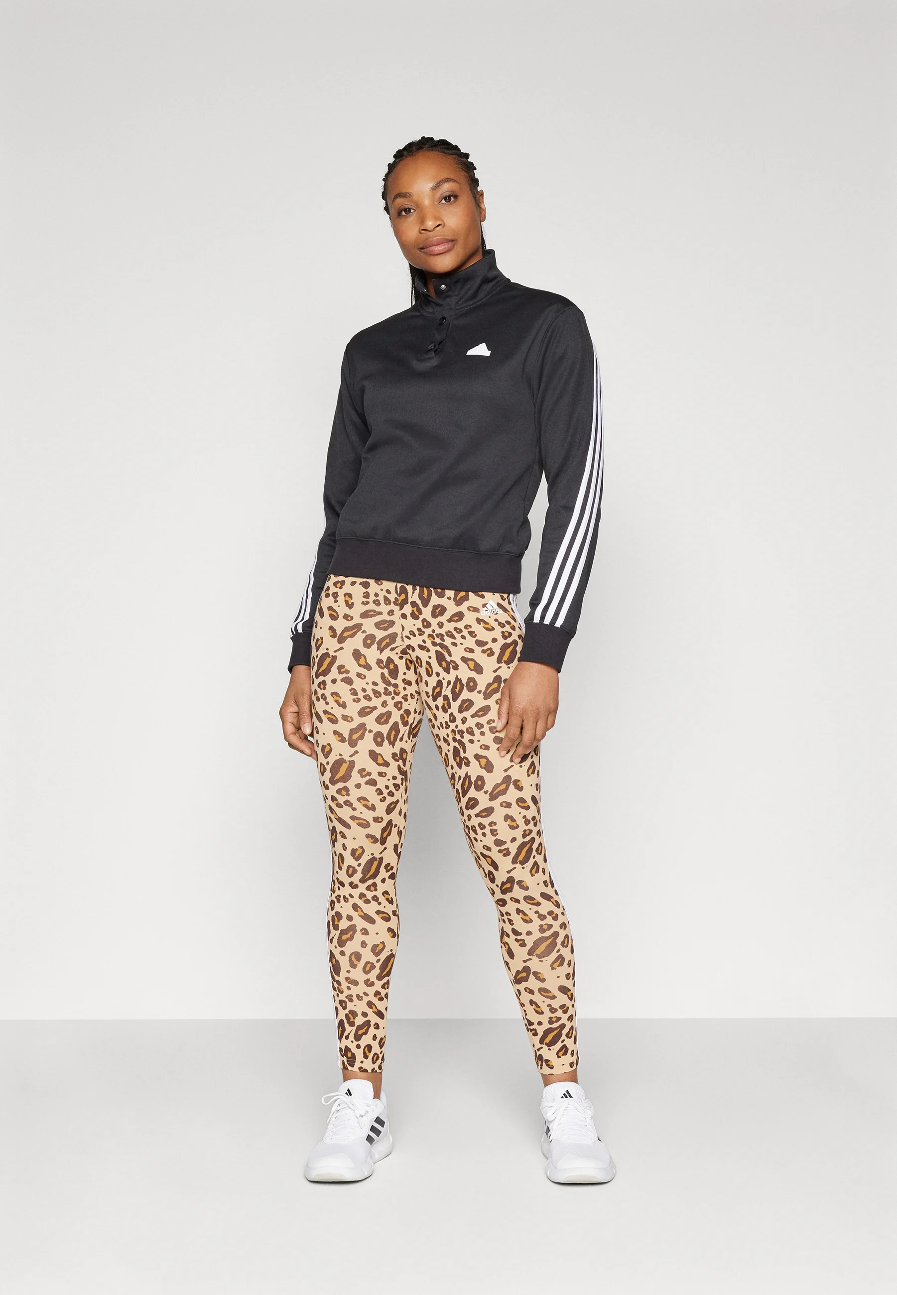 Sudadera adidas Sportswear ICONIC WARPPING SNAP