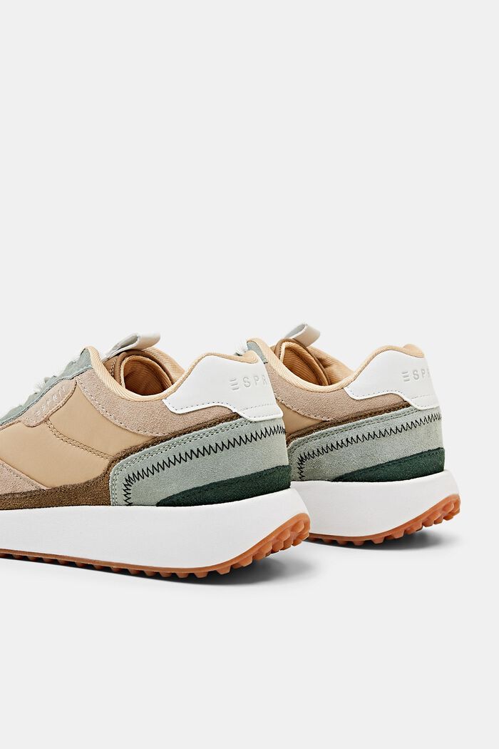 Sneakers aus Wildleder