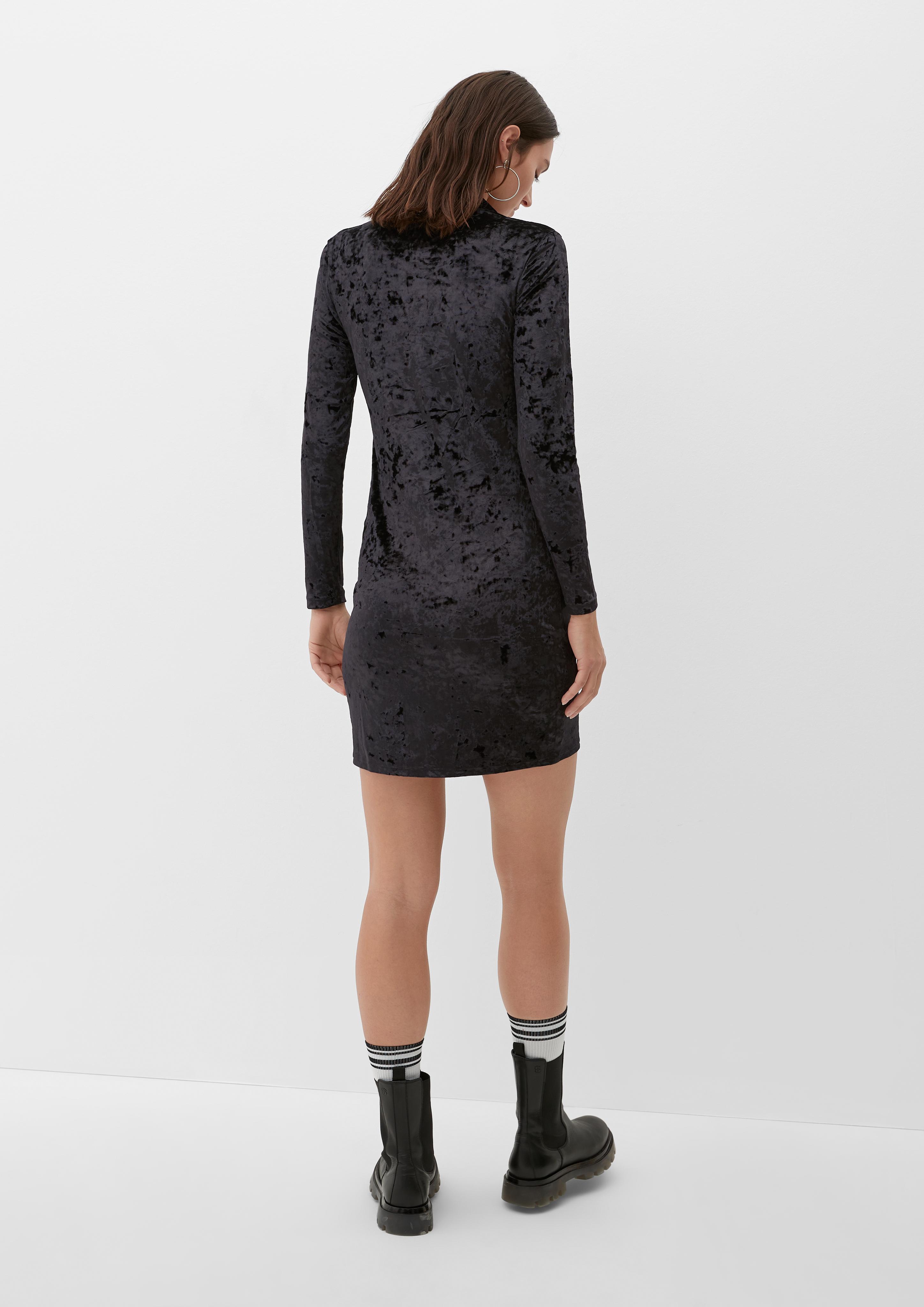 Samtkleid mit Raffdetail  2124285-9999