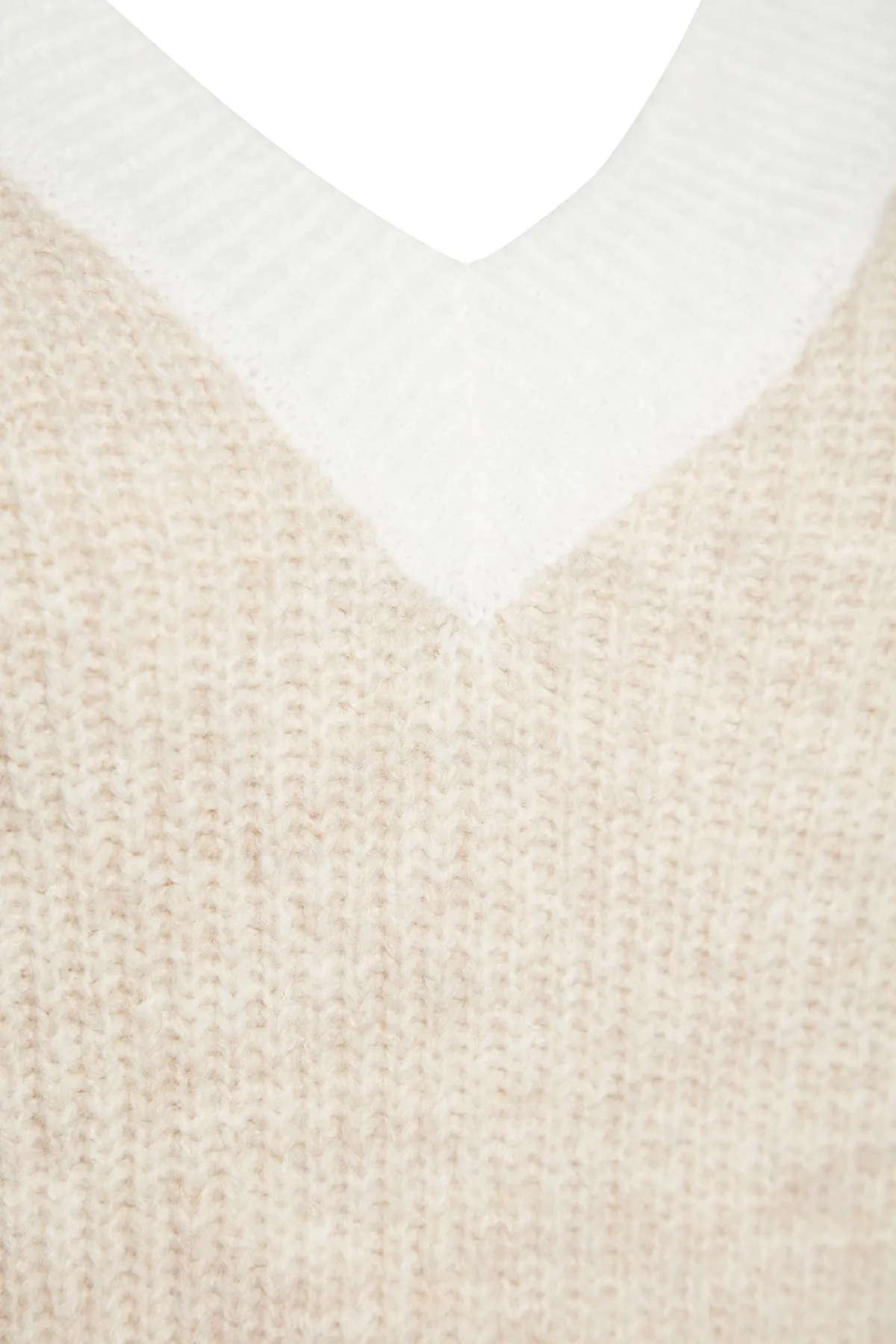 Trendyol Collection  Beiger Strickpullover mit weicher Struktur TWOAW24KZ00438