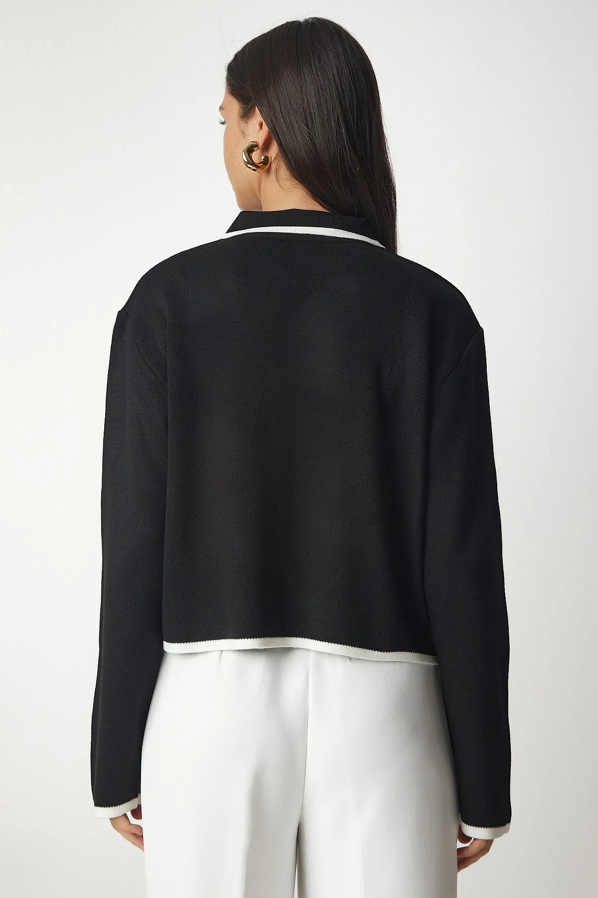 Happiness İstanbul  Schwarze Strickjacke mit Streifendetail für Damen YY00160
