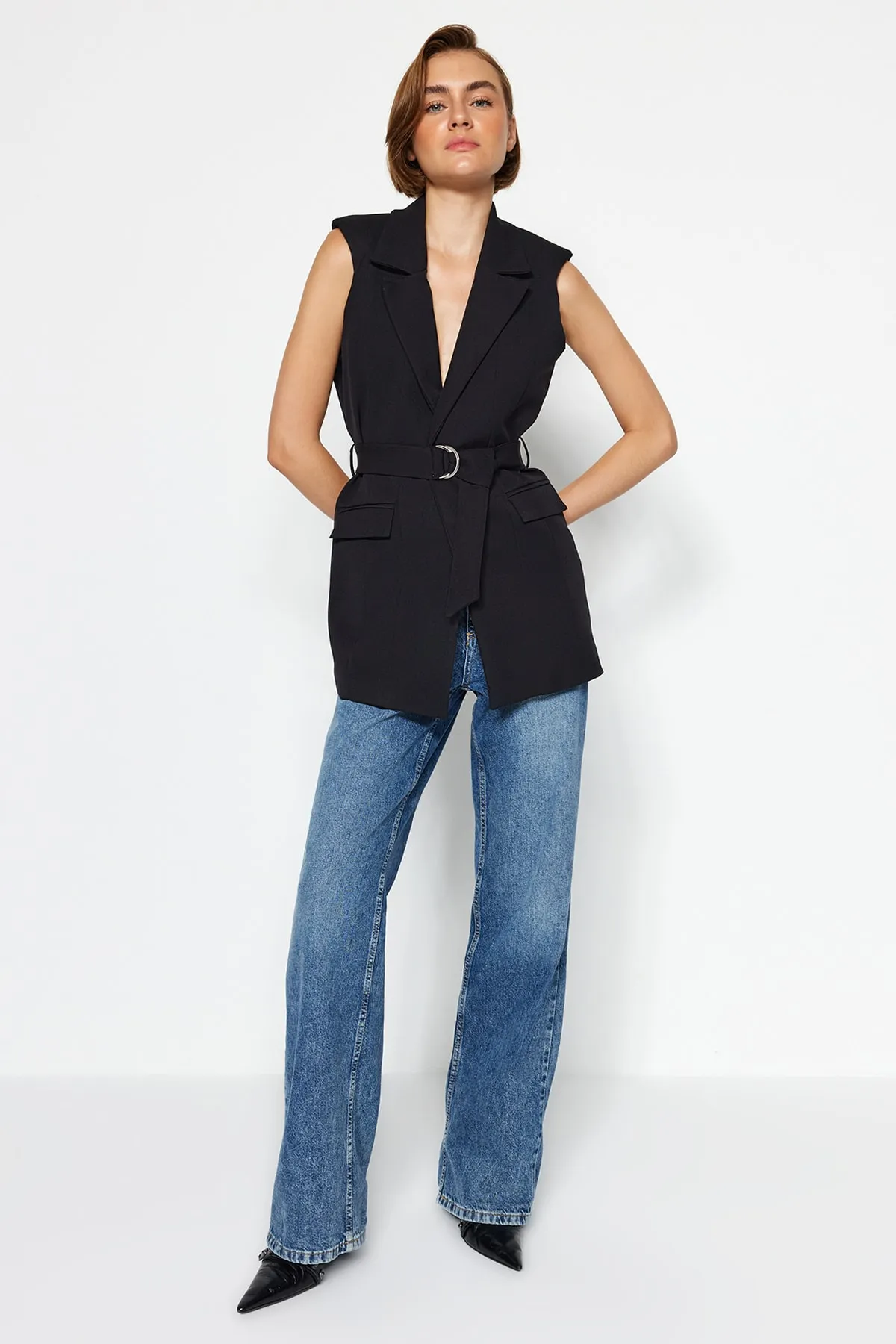 Trendyol Collection  Schwarze, normal gebundene gewebte Weste TWOAW24YE00071