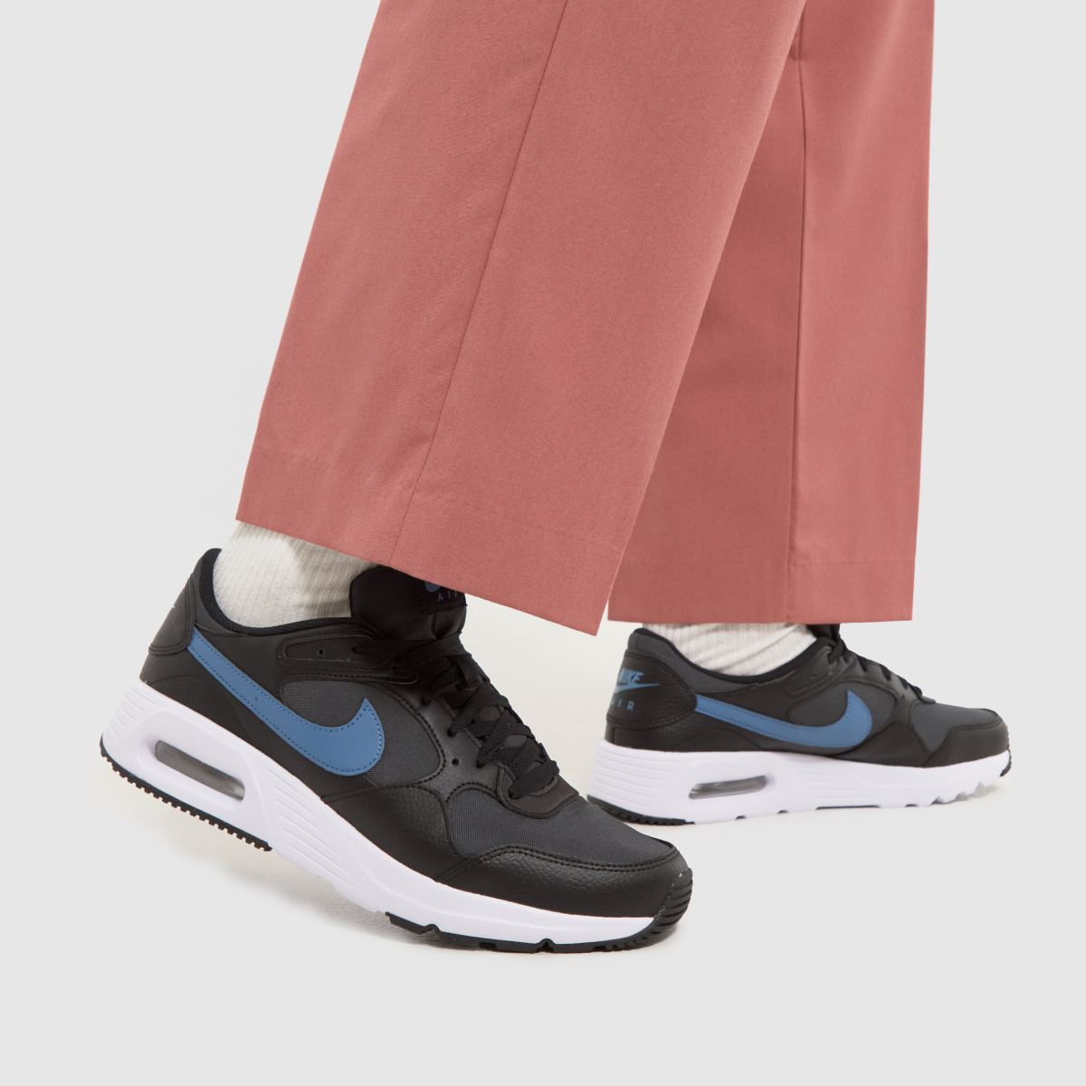 Športni copati Nike Air Max SC v črni barvi z večbarvno barvo