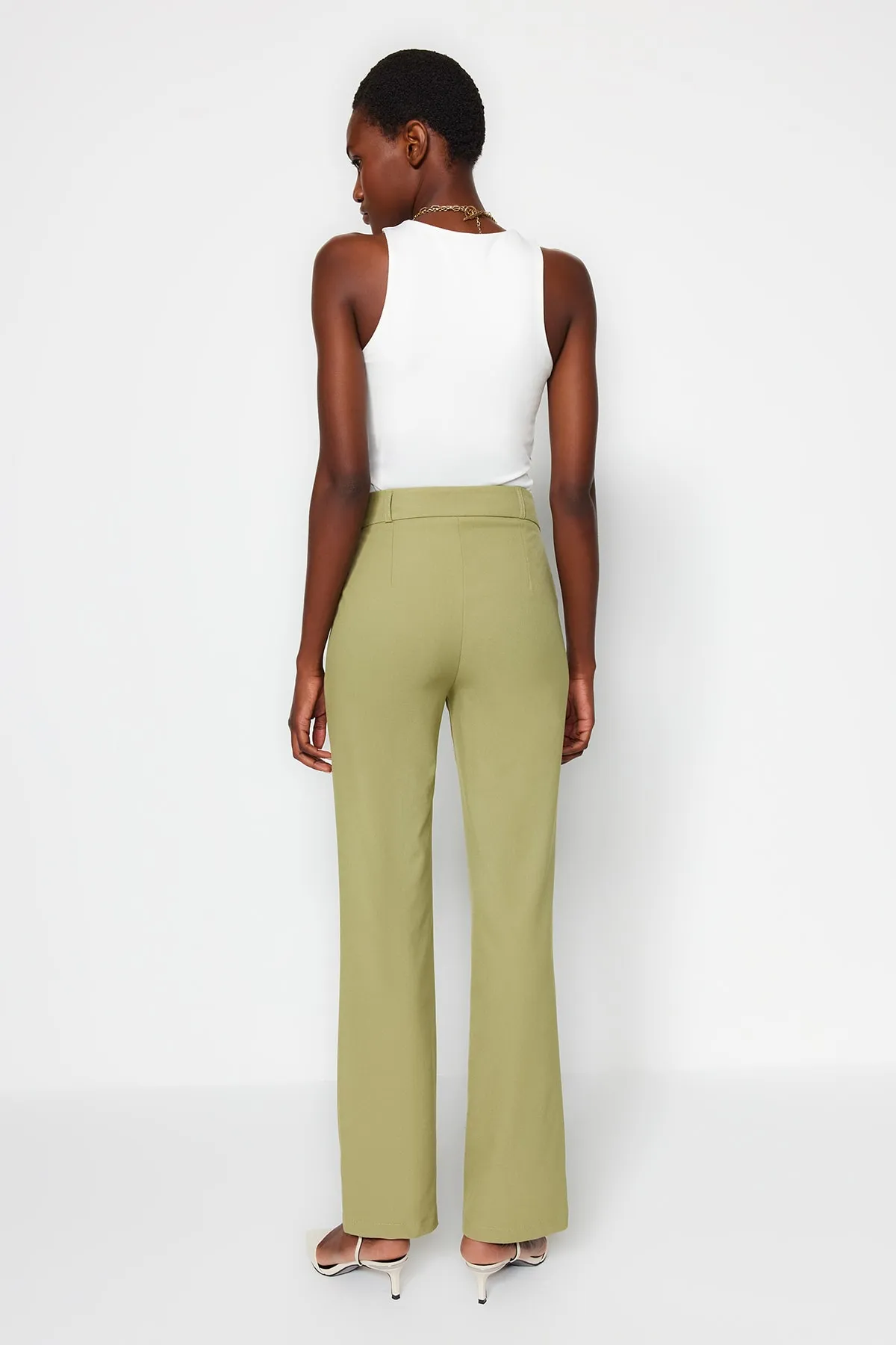 Trendyol Collection  Grüne, gerade geschnittene, gerippte, genähte Webhose mit hoher Taille TWOSS21PL0093