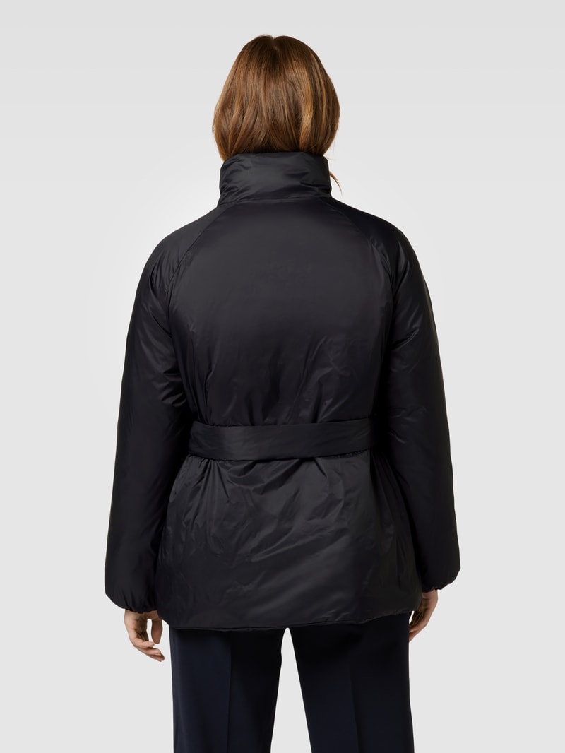 Winterjacke mit Stehkragen in schwarz