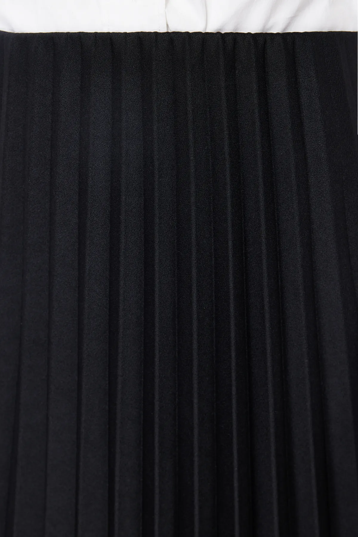 Trendyol Modest  Schwarzer plissierter Strickrock TCTSS24EE00005