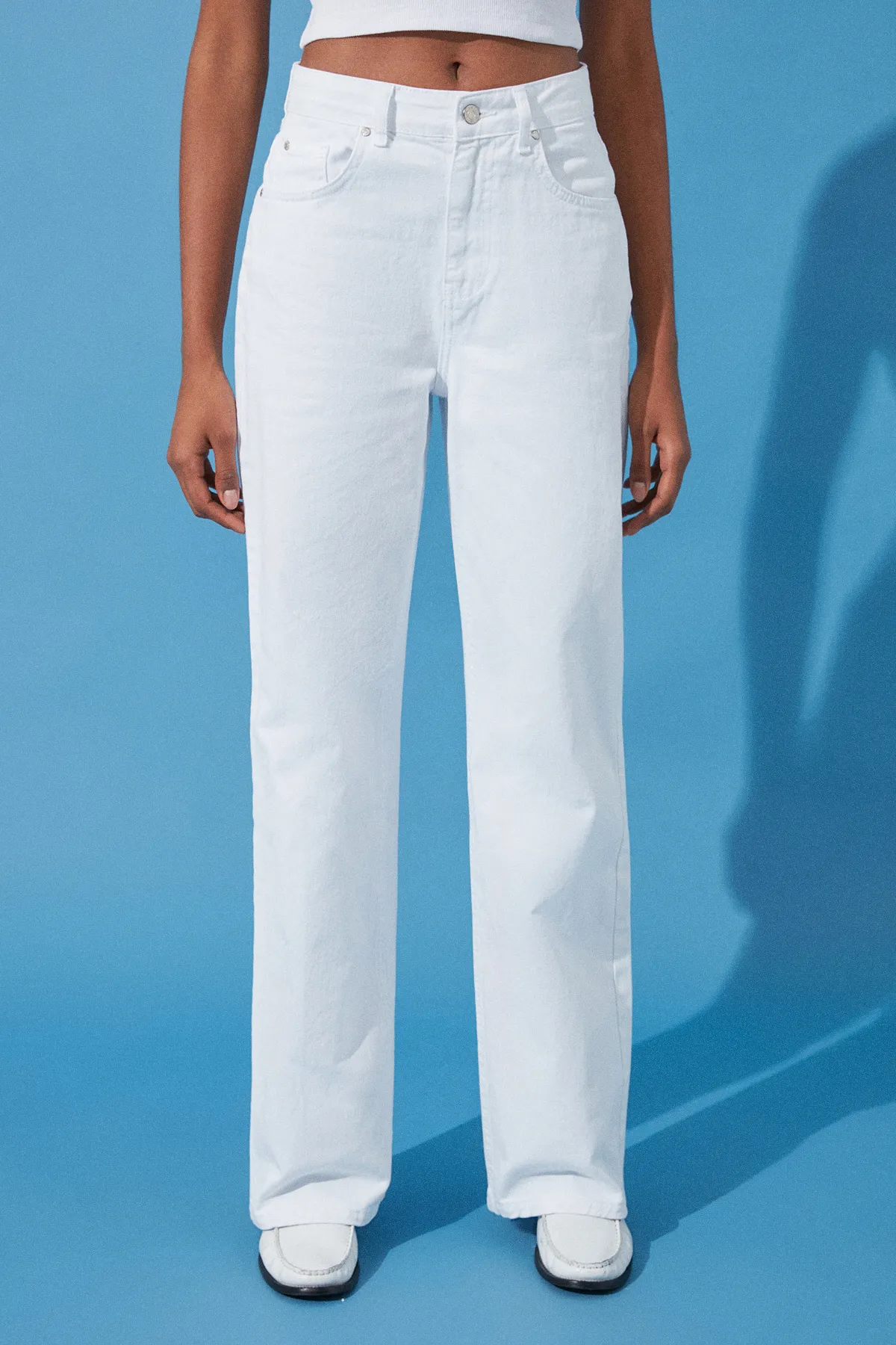 Trendyol Collection  Weiße Jeans mit hoher Taille und weitem Bein TWOSS24JE00140