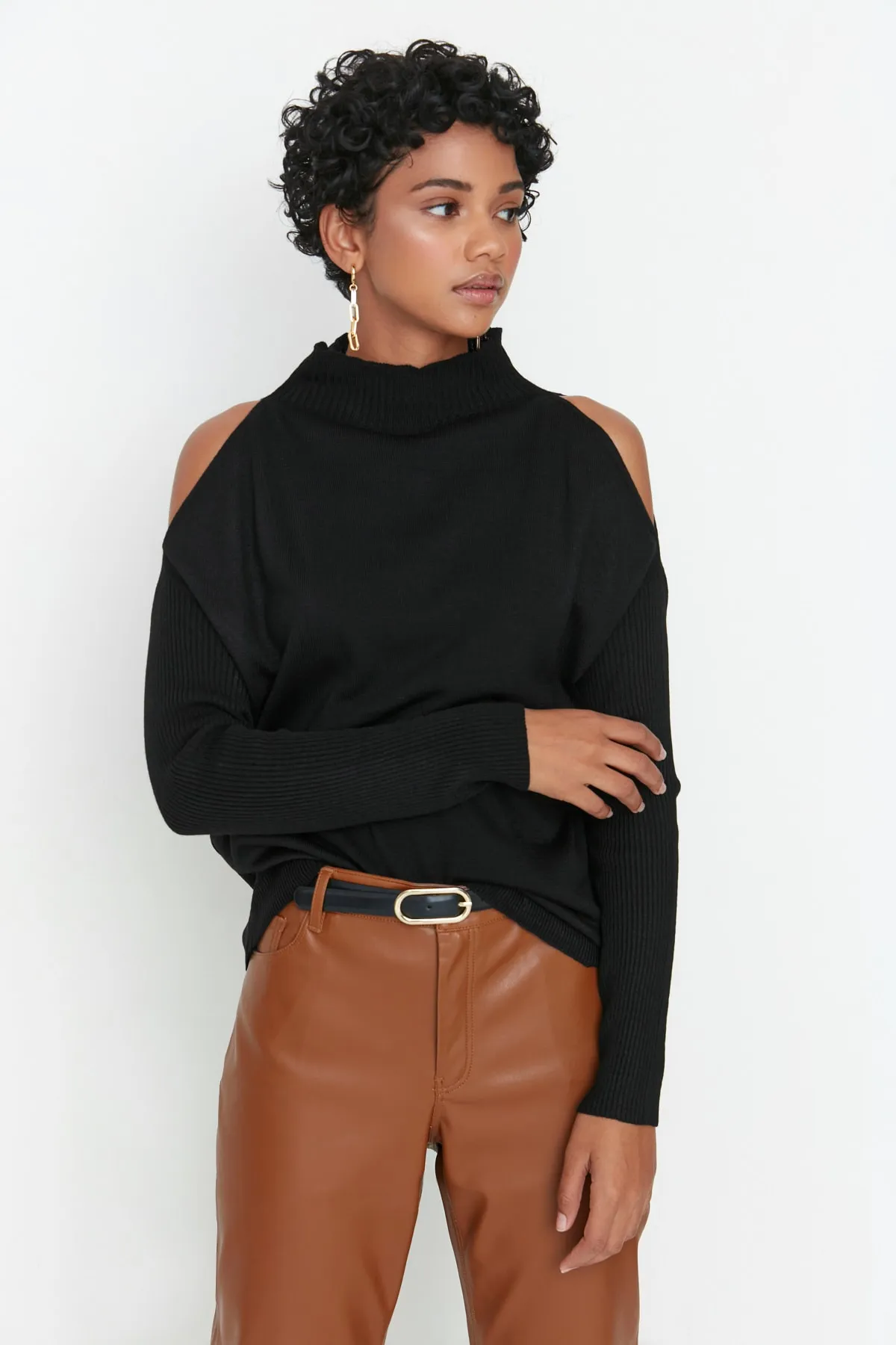 Trendyol Collection  Schwarzer Strickpullover mit Fenster/Cut-Out TWOAW20FV0064