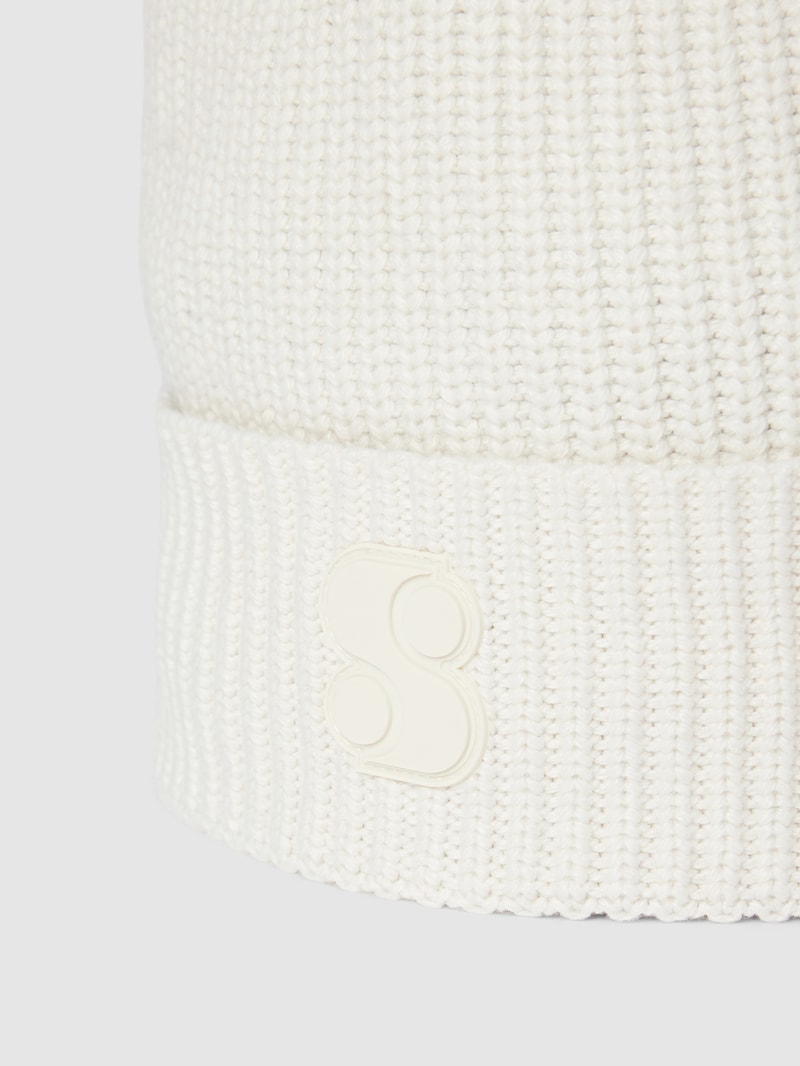 Beanie mit Label-Applikation in offwhite