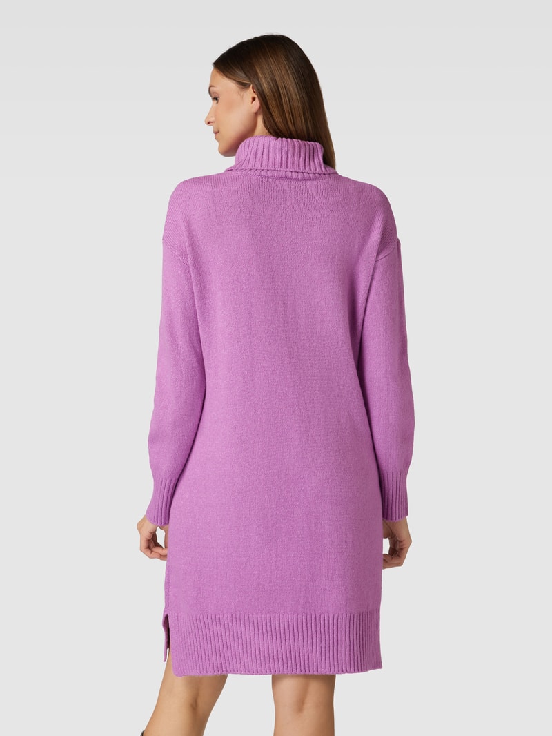 Knielanges Strickkleid mit Zopfmuster in violett