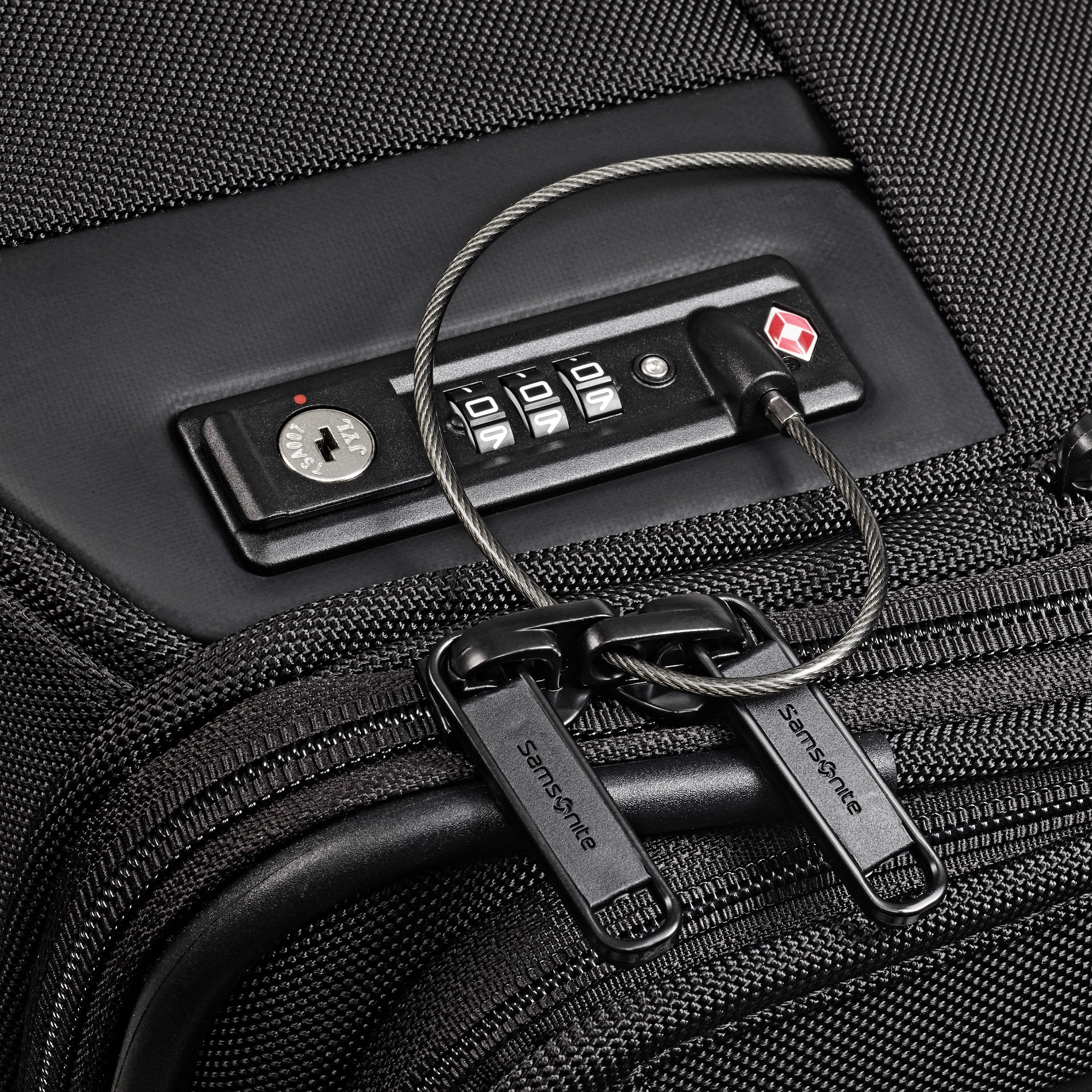 SAMSONITE ARMAGE II 22 X 14 X 9 CARRY-ON SPINNER