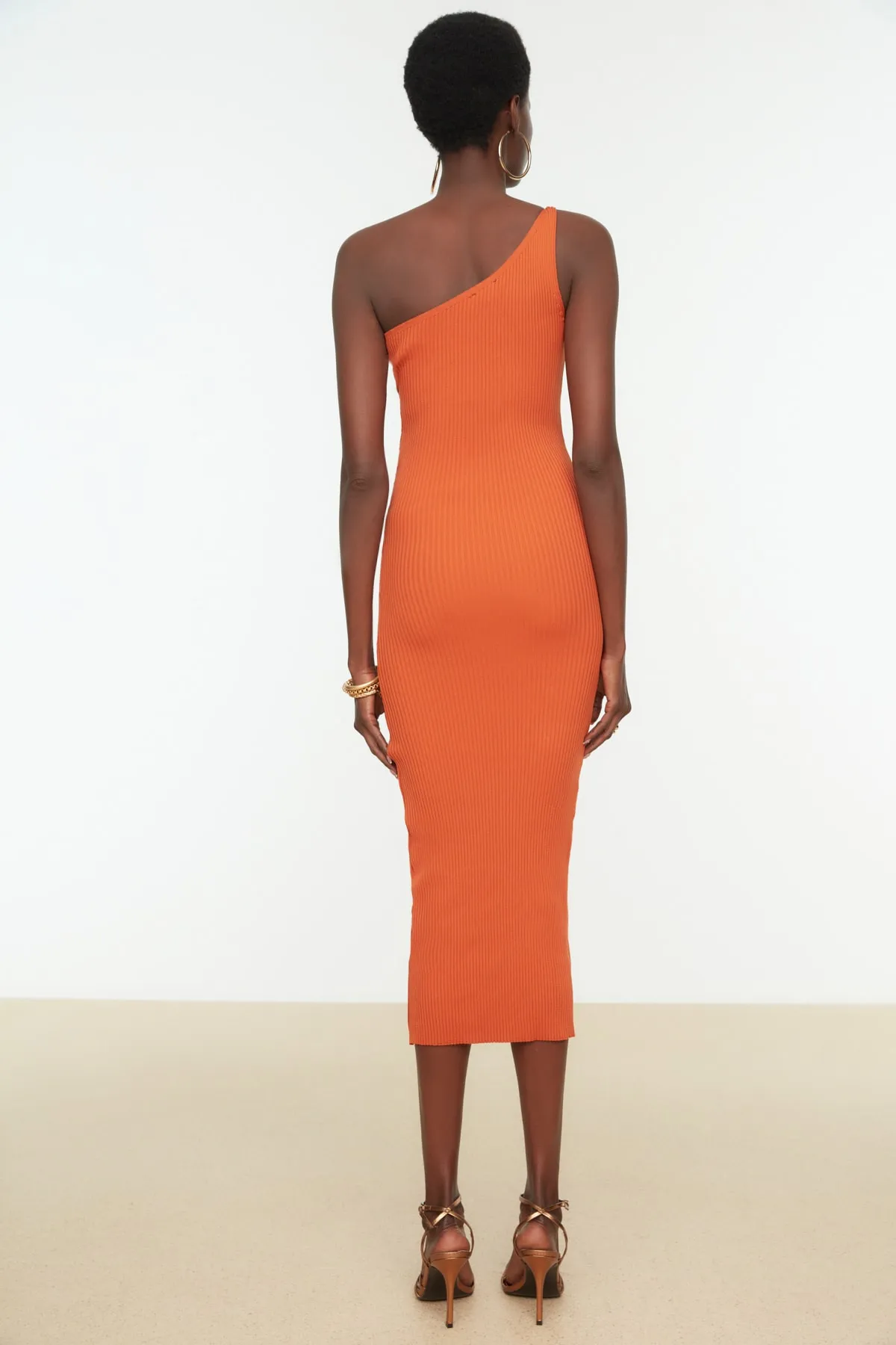 Trendyol Collection  Elegantes Abendkleid aus gefliestem Dekolleté-Strickstoff TPRSS22EL0485