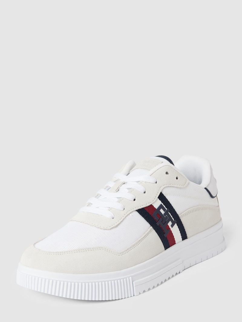 Sneaker mit Label-Stitching in weiß