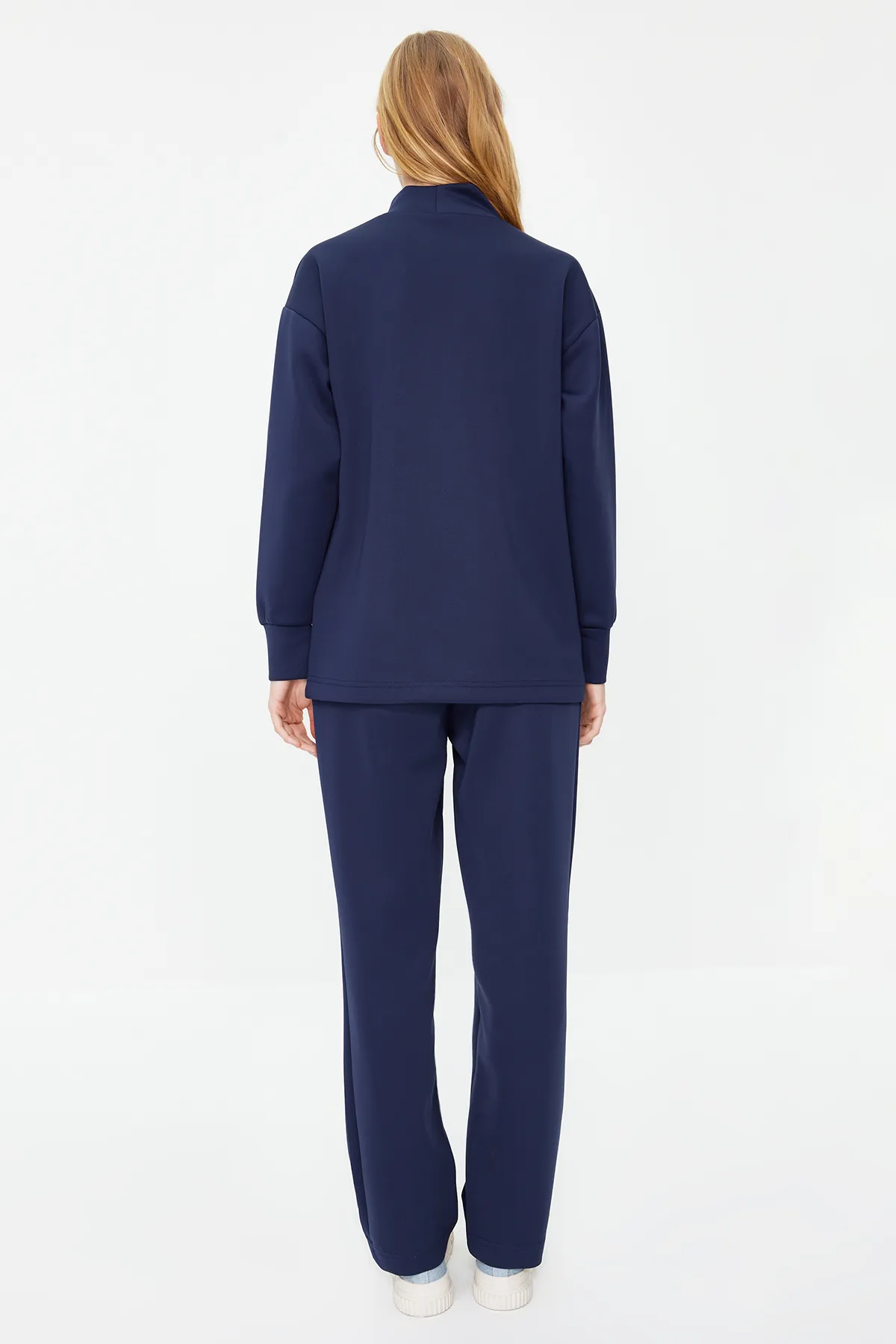 Trendyol Modest  Marineblaues Strick-Trainingsanzug-Set „Taucher/Scuba“ mit aufgestickten Buchstaben TCTAW24EN00010