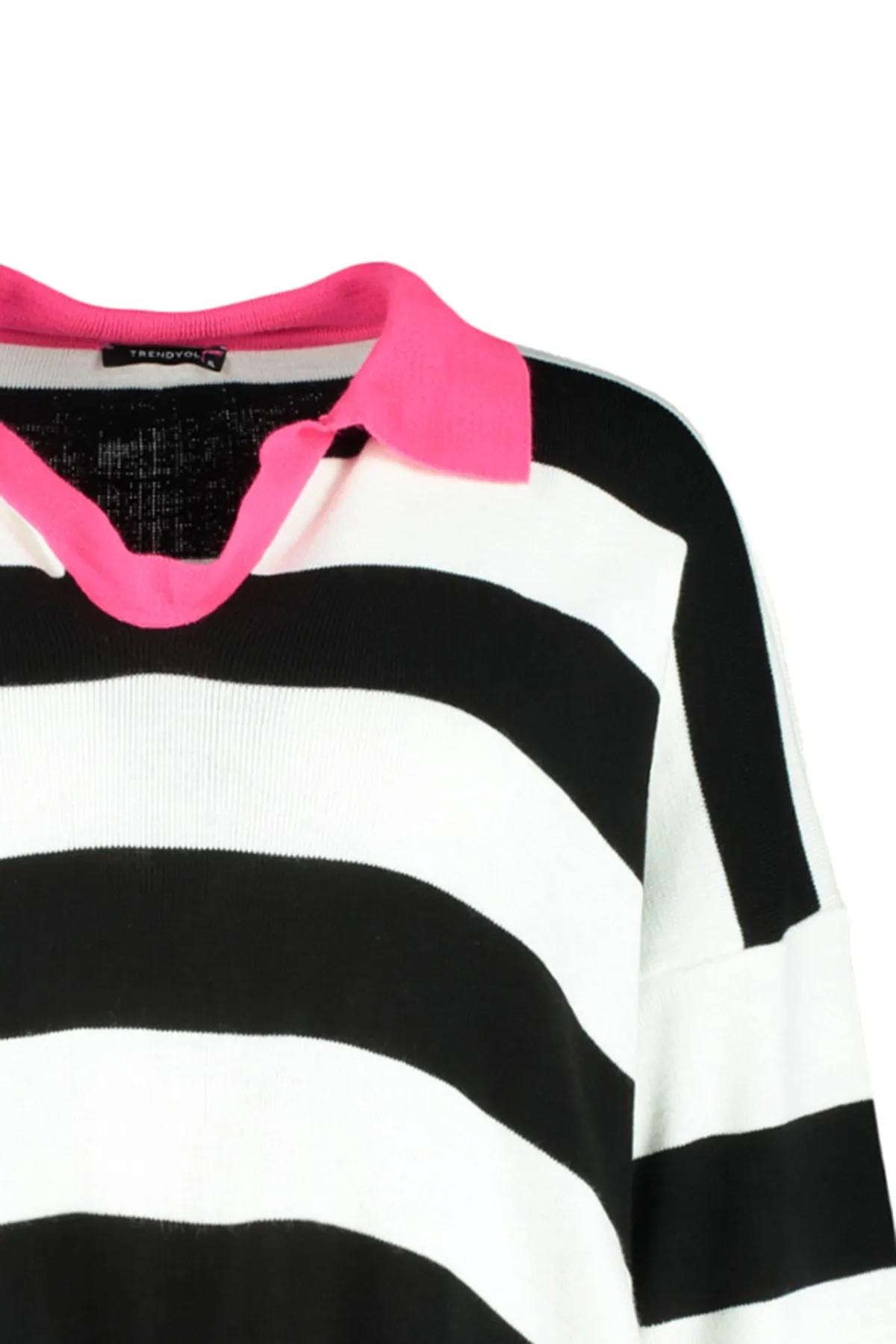 Trendyol Curve  Rosa gestreifter Strickpullover mit Rollkragen
