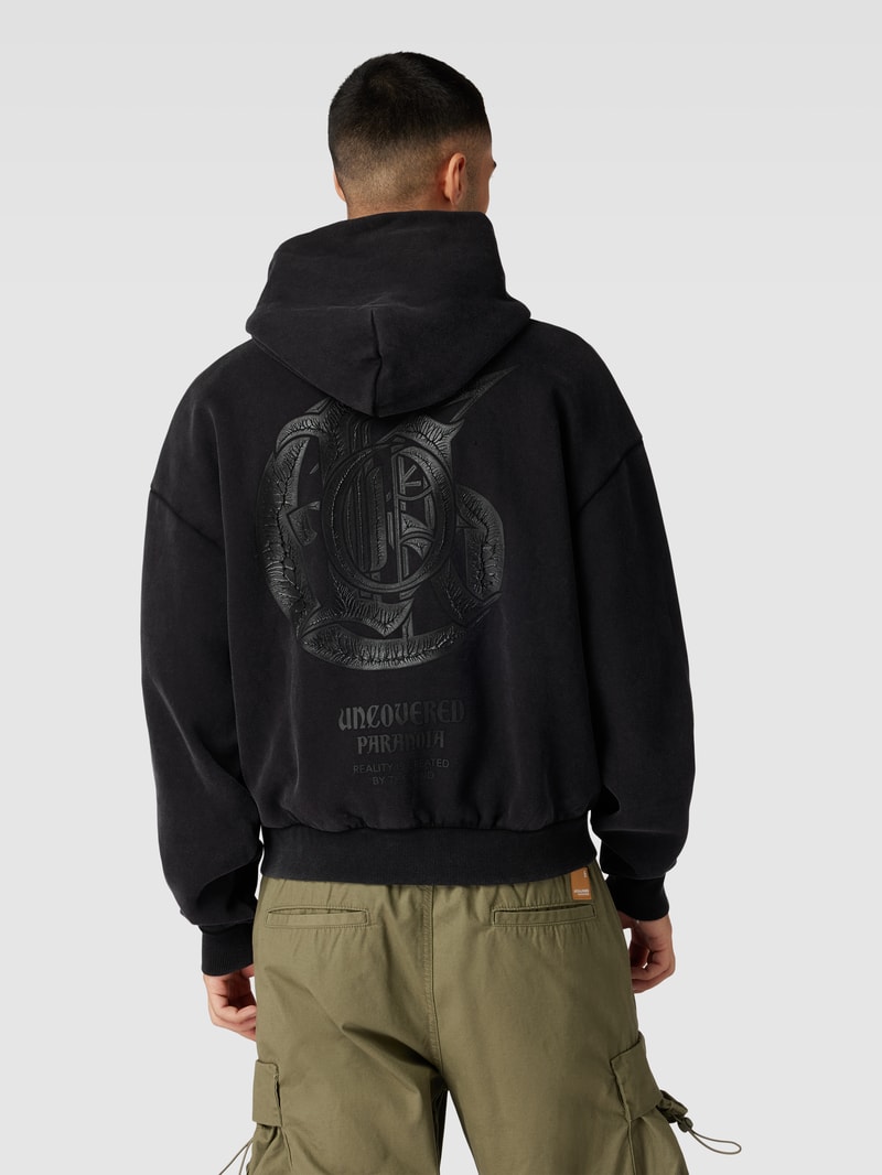 Sweatjacke mit überschnittenen Schultern in schwarz