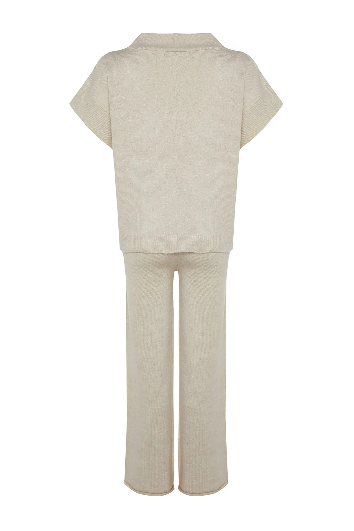 Trendyol Collection  Set aus Oberteil und Unterteil aus Strick mit V-Ausschnitt und weicher Struktur in Stein TWOAW24AU00042